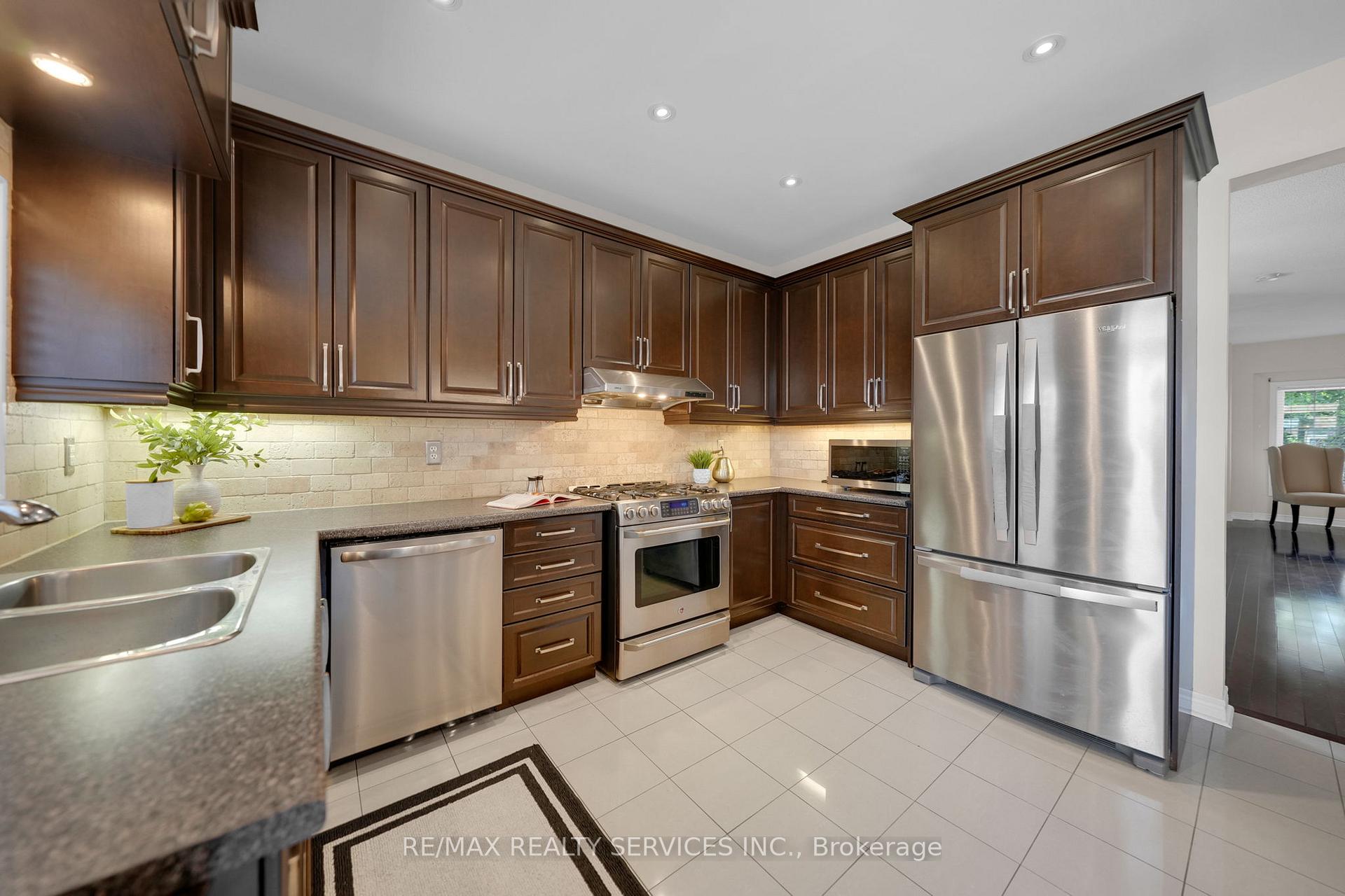 Photo 12 of 59 Finlayson Crescent, Brampton, Sandringham-Wellington — HOMEH