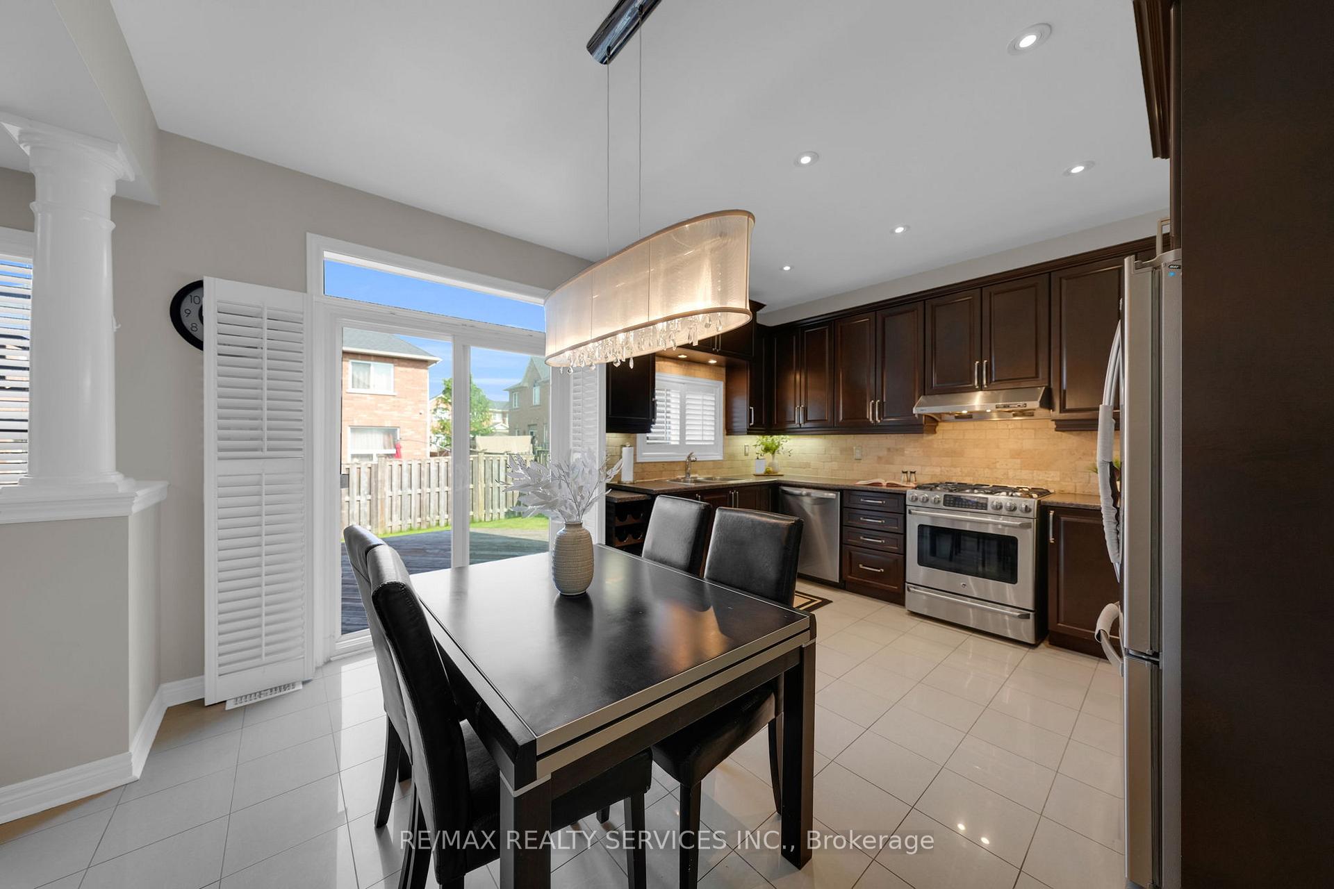 Photo 11 of 59 Finlayson Crescent, Brampton, Sandringham-Wellington — HOMEH