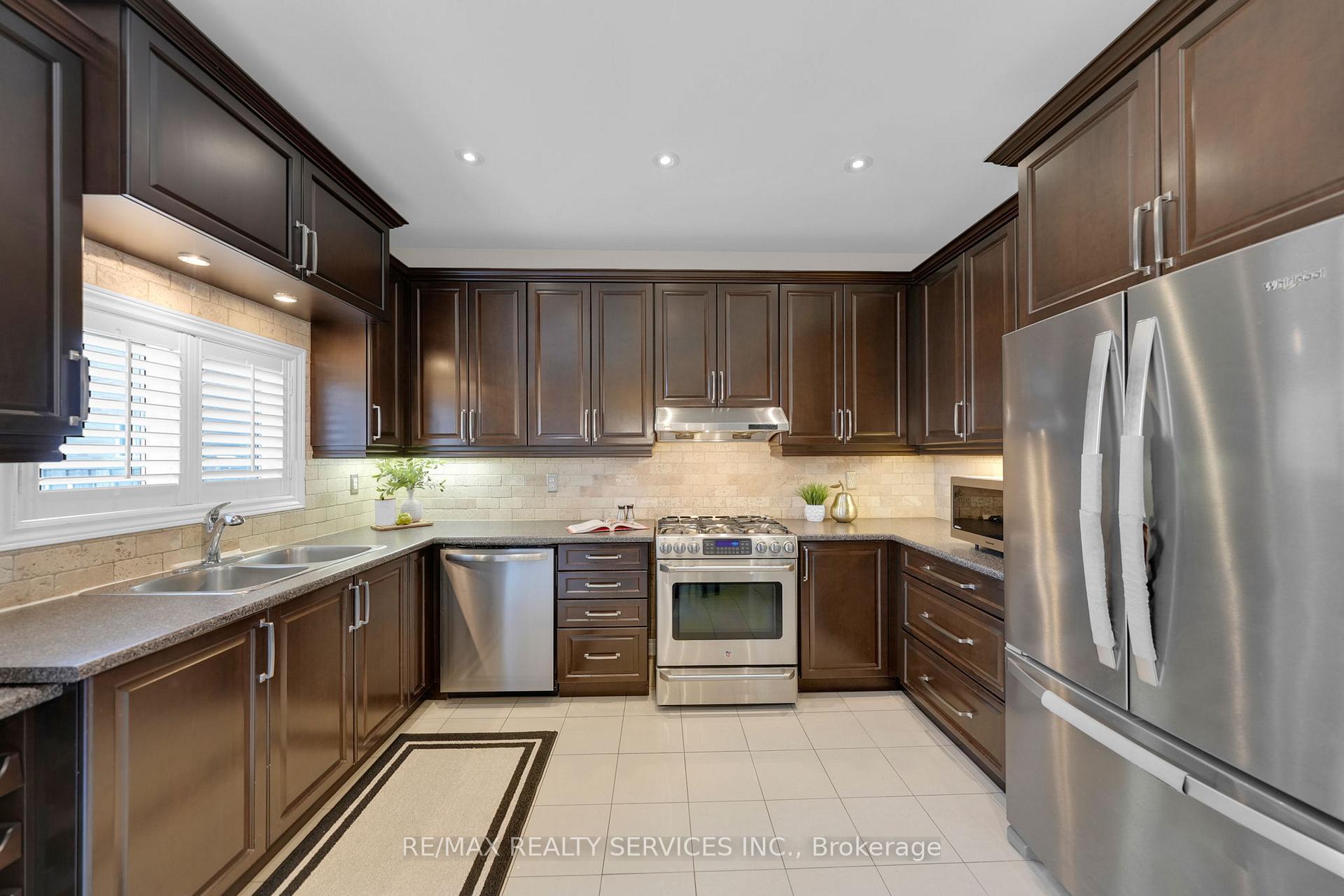 Photo 17 of 59 Finlayson Crescent, Brampton, Sandringham-Wellington — HOMEH