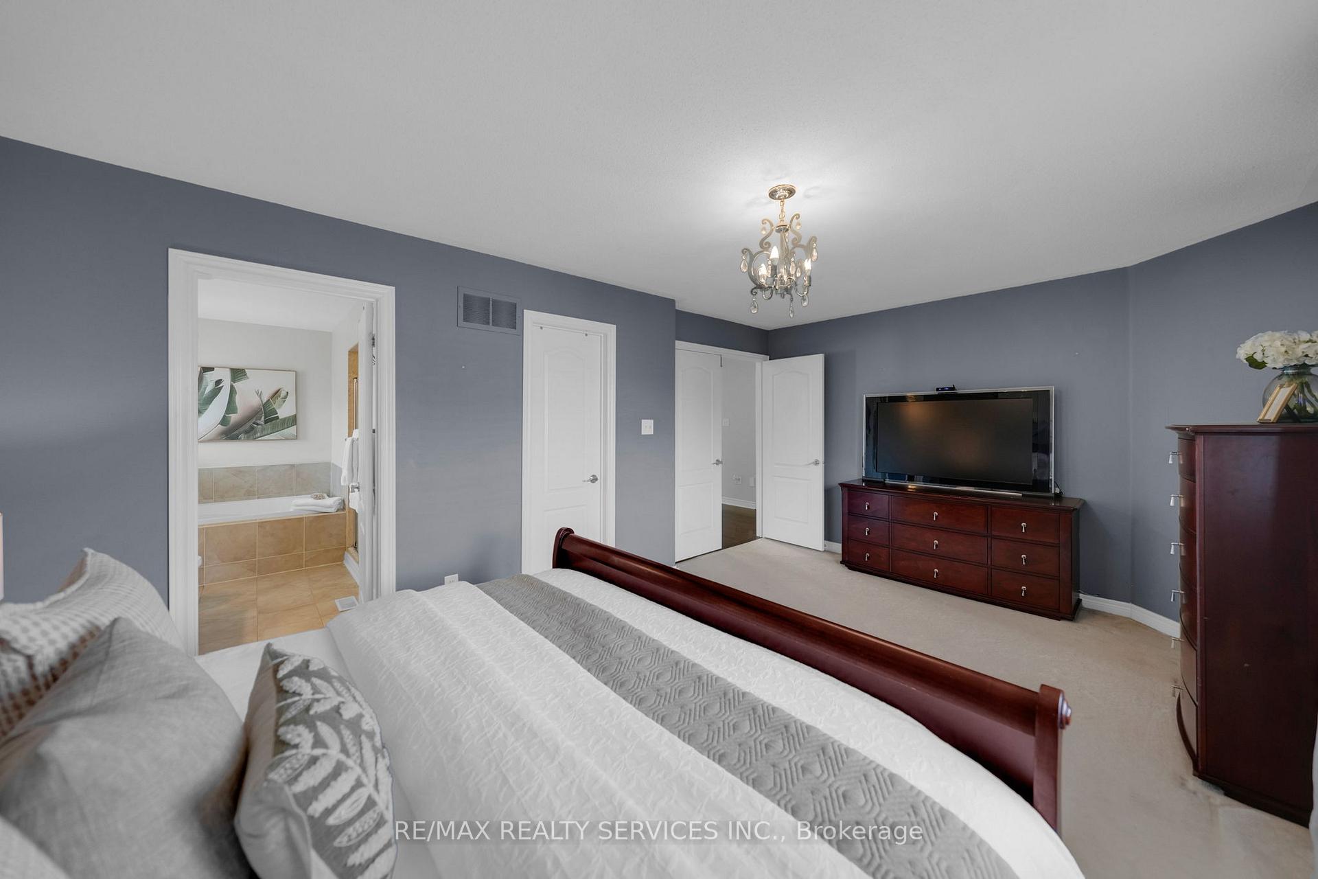Photo 24 of 59 Finlayson Crescent, Brampton, Sandringham-Wellington — HOMEH