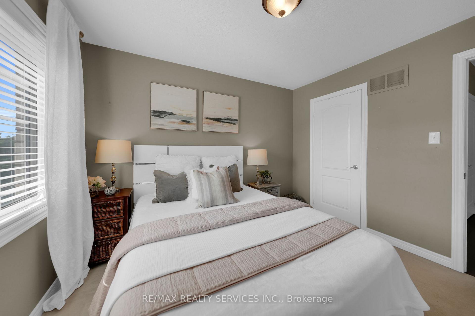 Photo 31 of 59 Finlayson Crescent, Brampton, Sandringham-Wellington — HOMEH