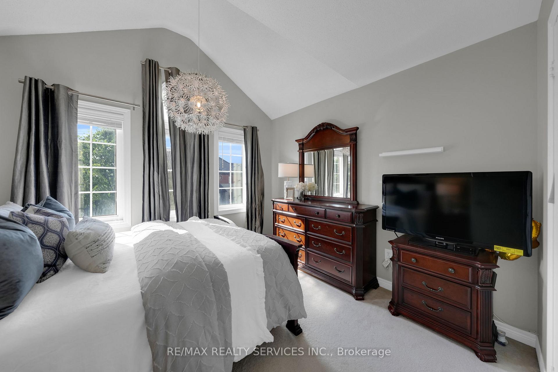Photo 35 of 59 Finlayson Crescent, Brampton, Sandringham-Wellington — HOMEH