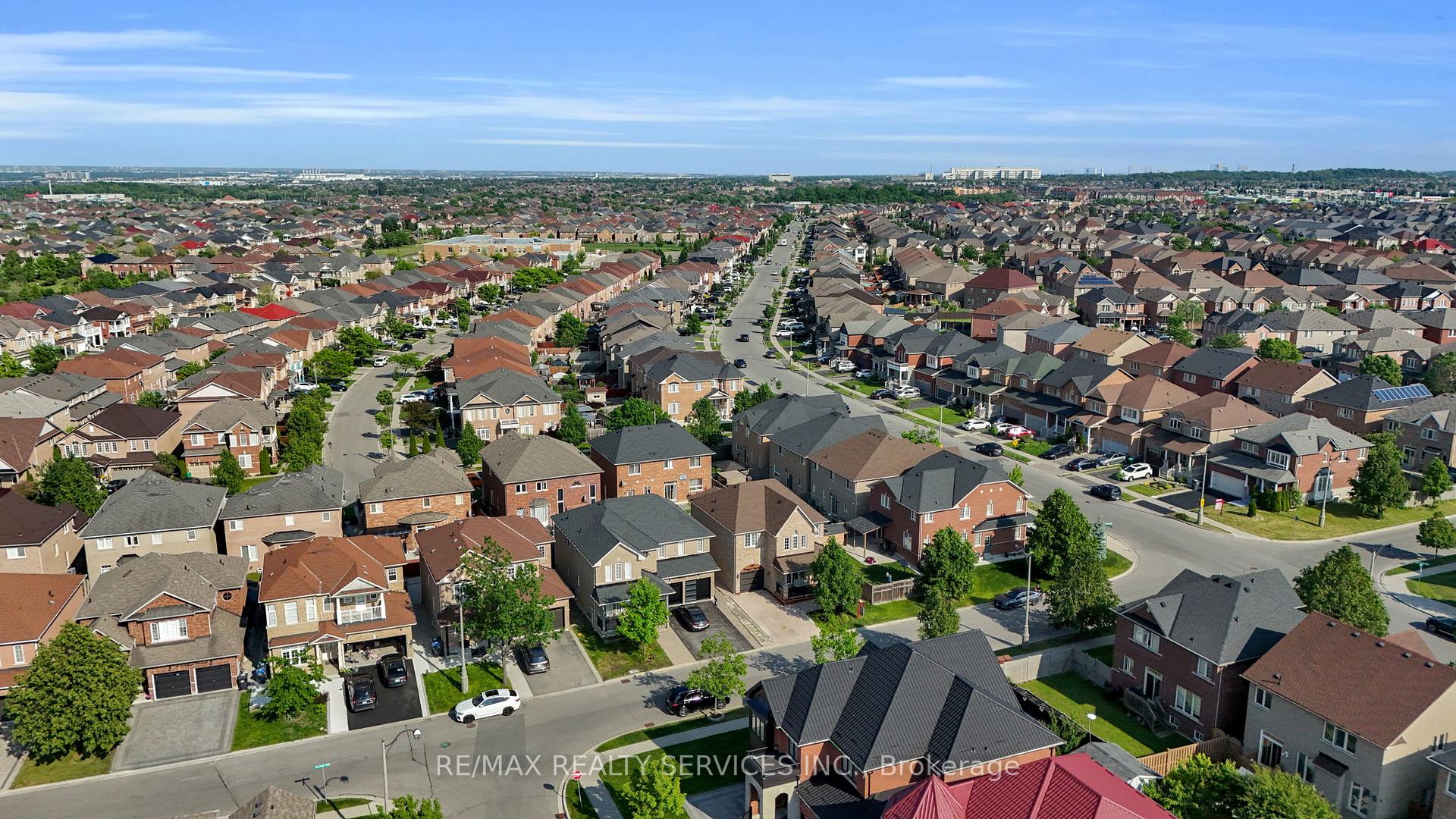 Photo 43 of 59 Finlayson Crescent, Brampton, Sandringham-Wellington — HOMEH