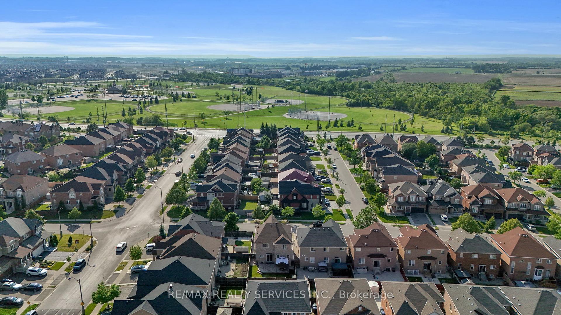 Photo 36 of 59 Finlayson Crescent, Brampton, Sandringham-Wellington — HOMEH