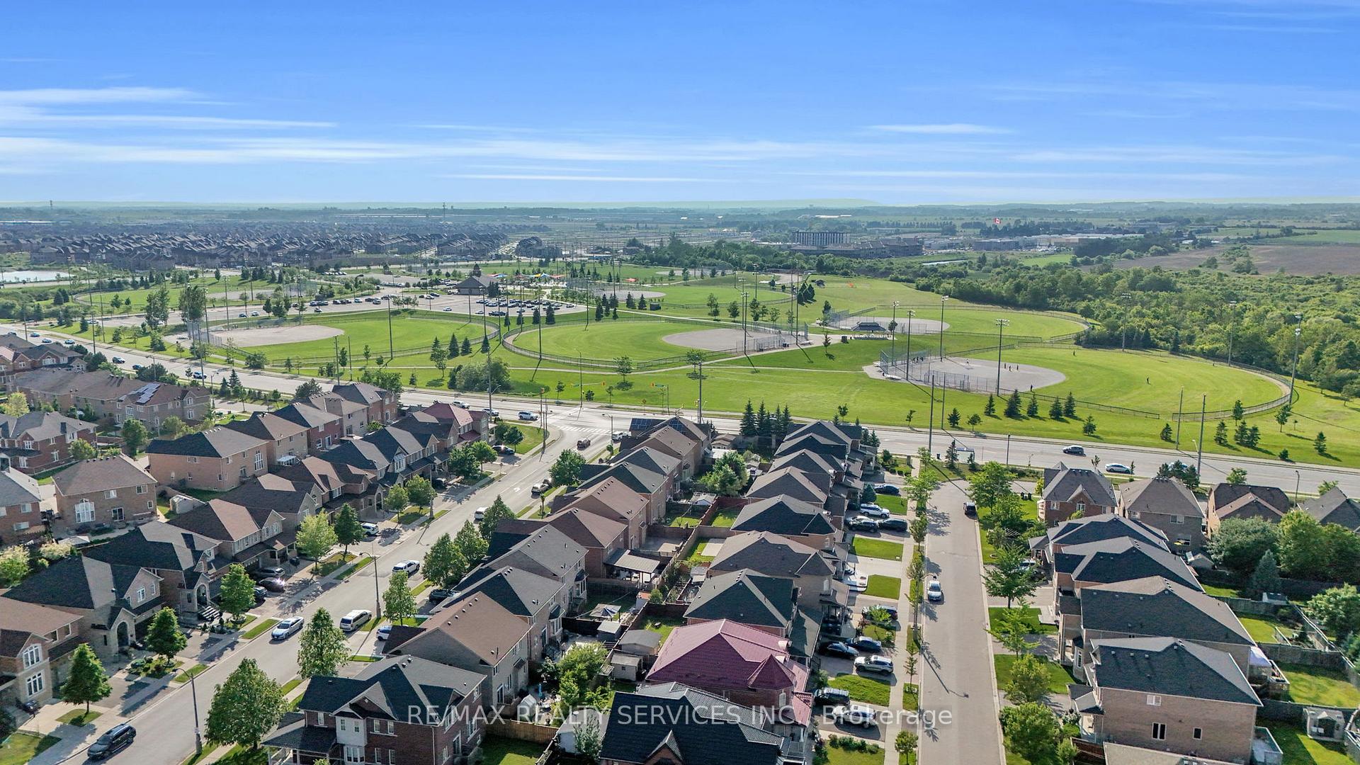 Photo 41 of 59 Finlayson Crescent, Brampton, Sandringham-Wellington — HOMEH