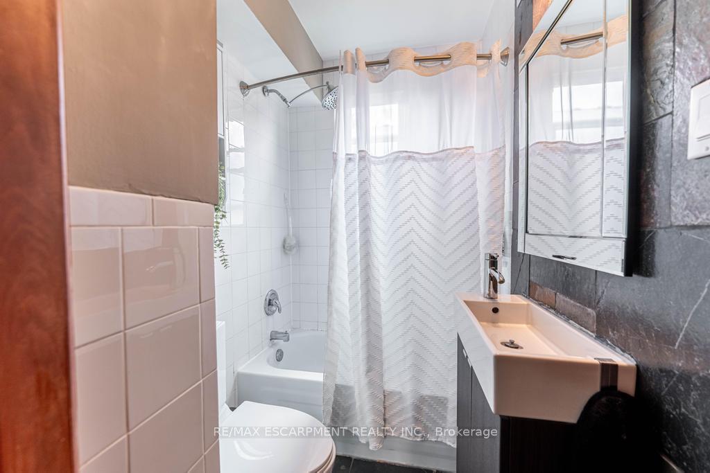Photo 29 of 175 Brucedale Avenue, Hamilton, Centremount — HOMEH