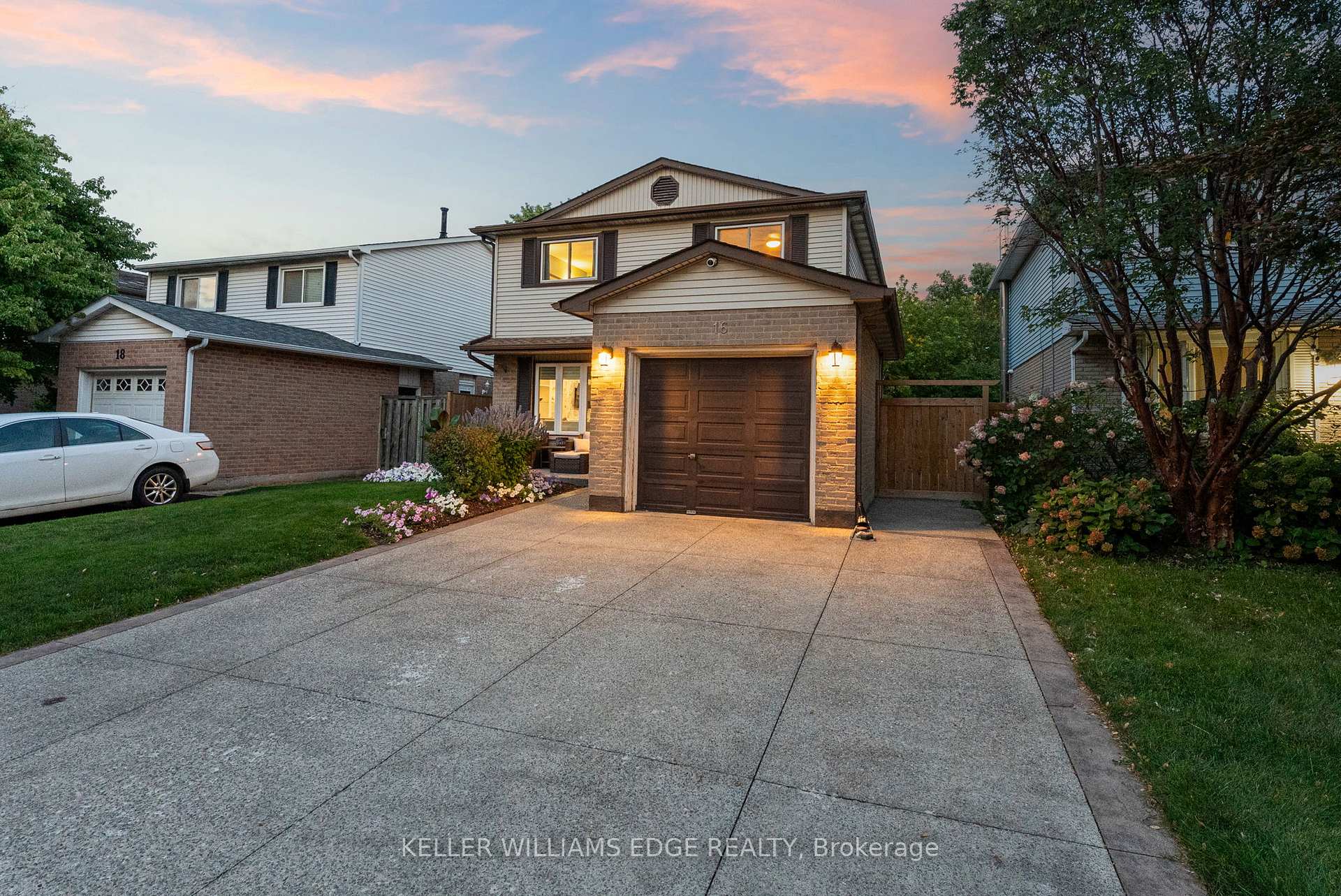Photo 7 of 16 Drakes Drive, Hamilton, Lakeshore — HOMEH