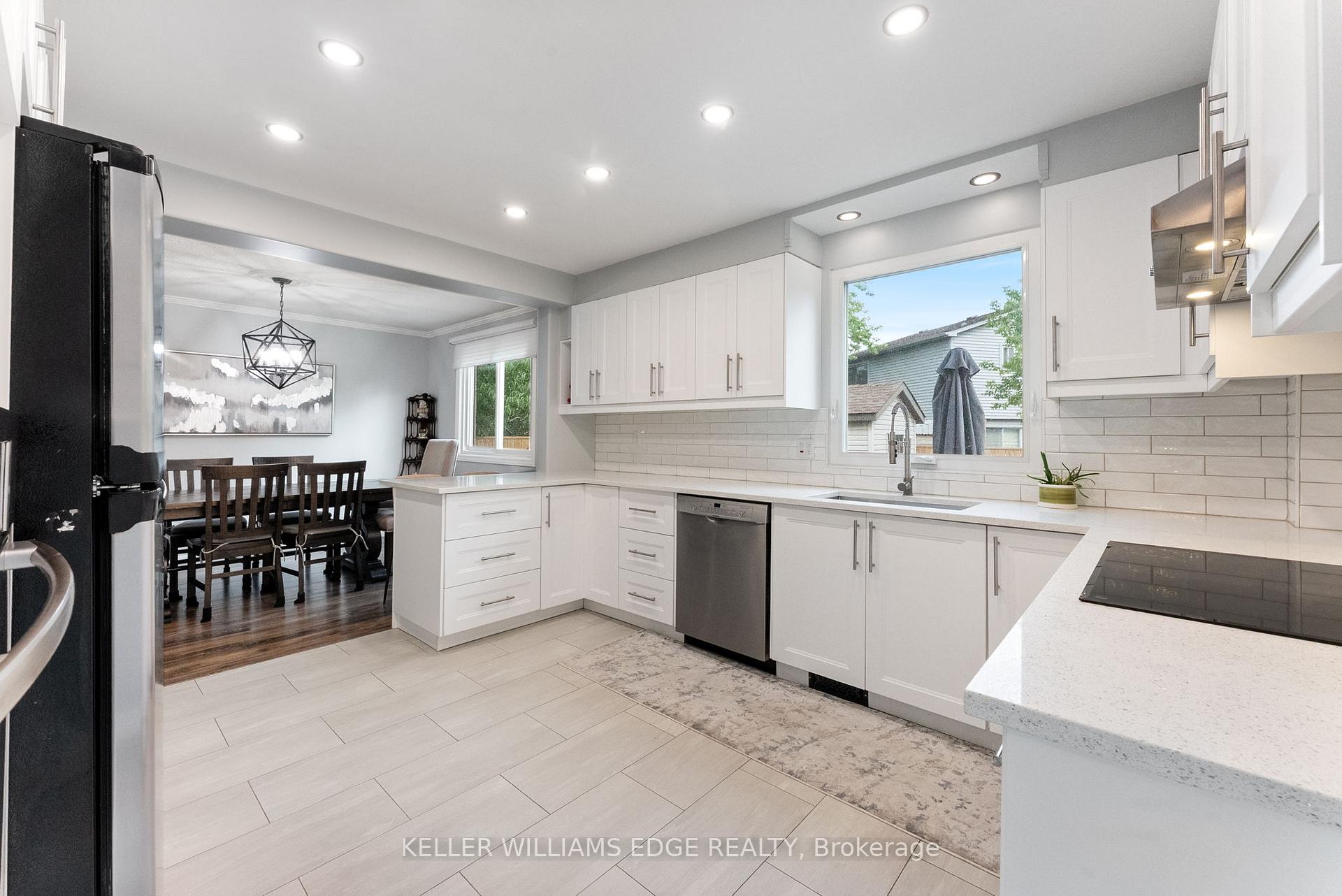 Photo 12 of 16 Drakes Drive, Hamilton, Lakeshore — HOMEH