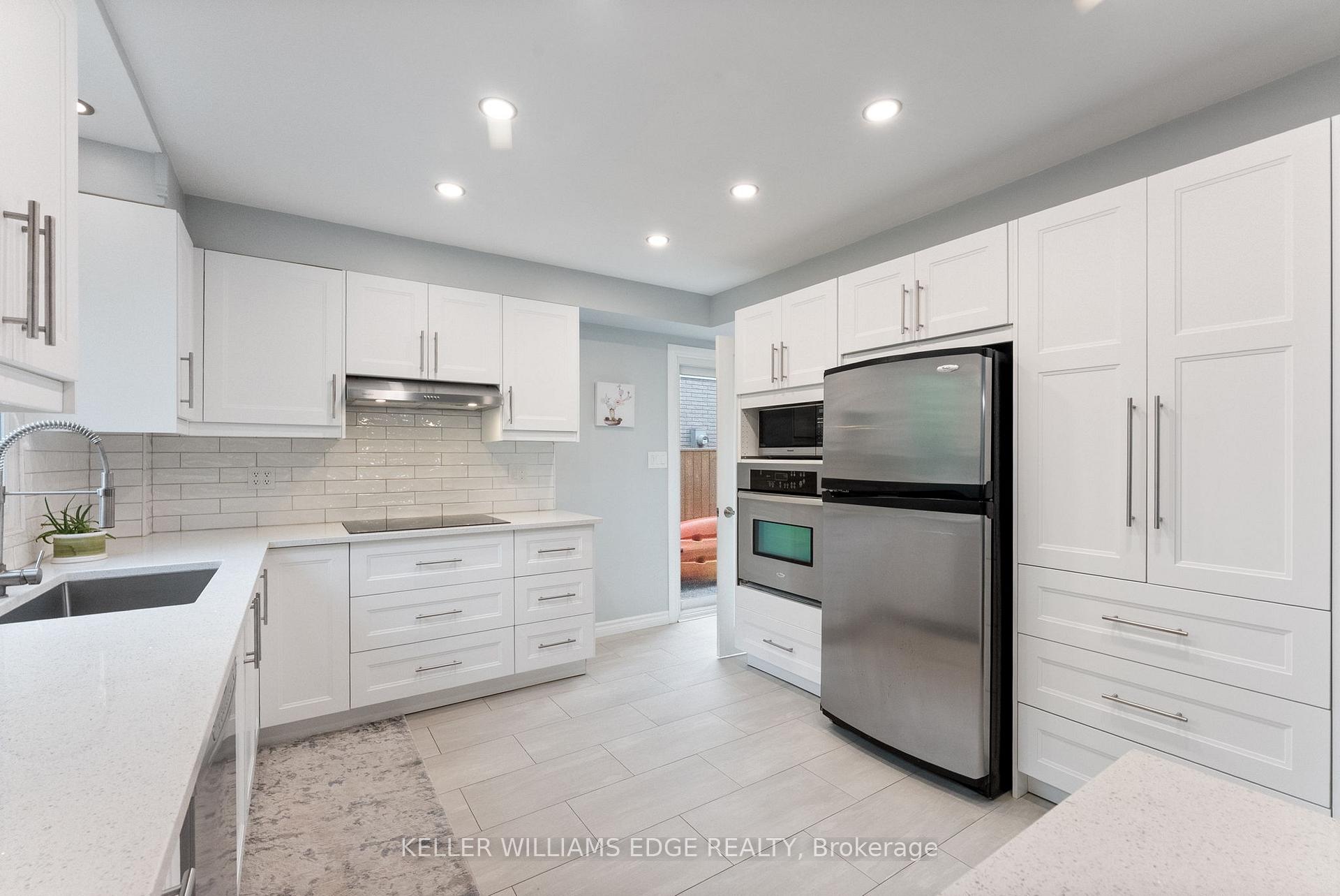 Photo 19 of 16 Drakes Drive, Hamilton, Lakeshore — HOMEH