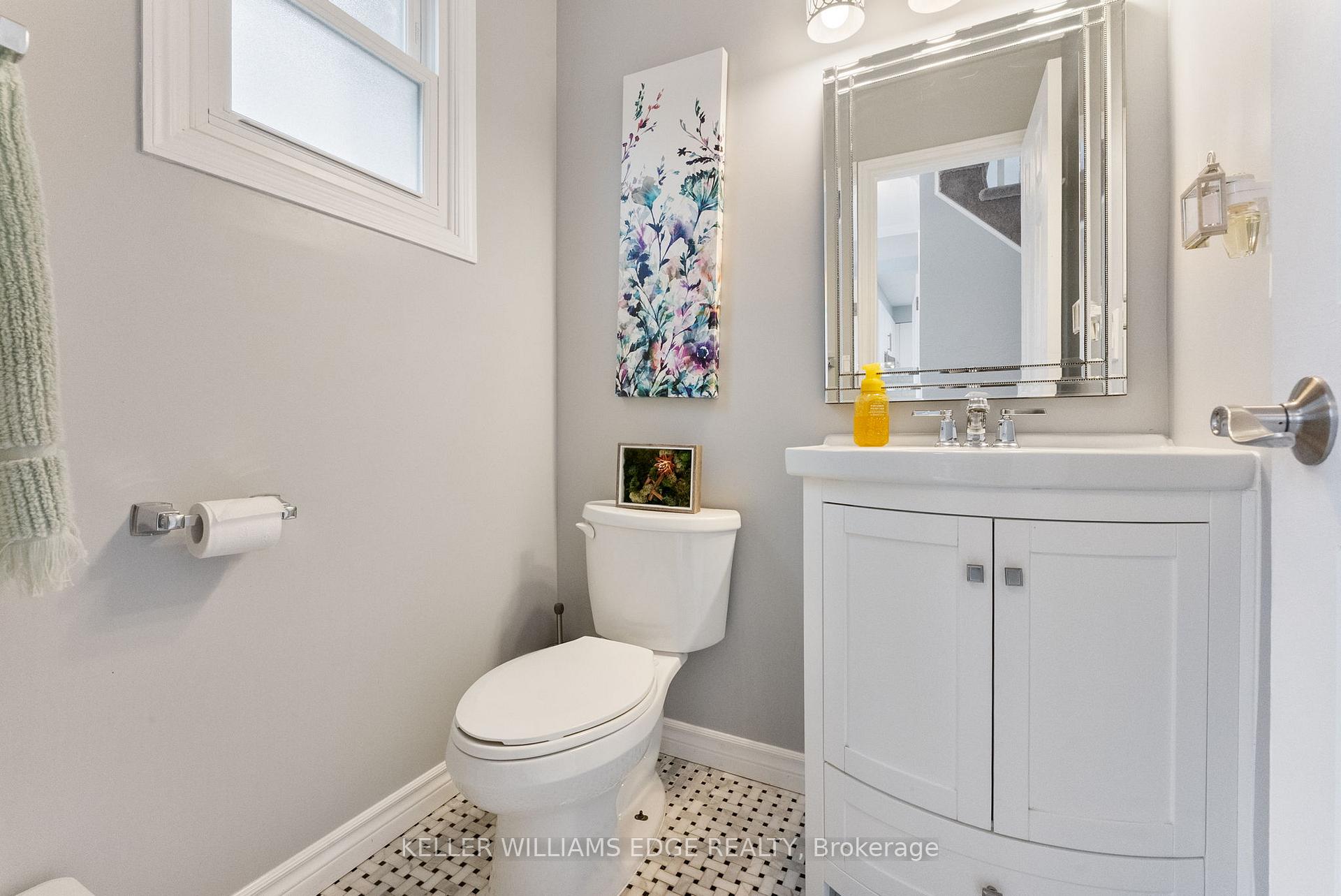 Photo 11 of 16 Drakes Drive, Hamilton, Lakeshore — HOMEH