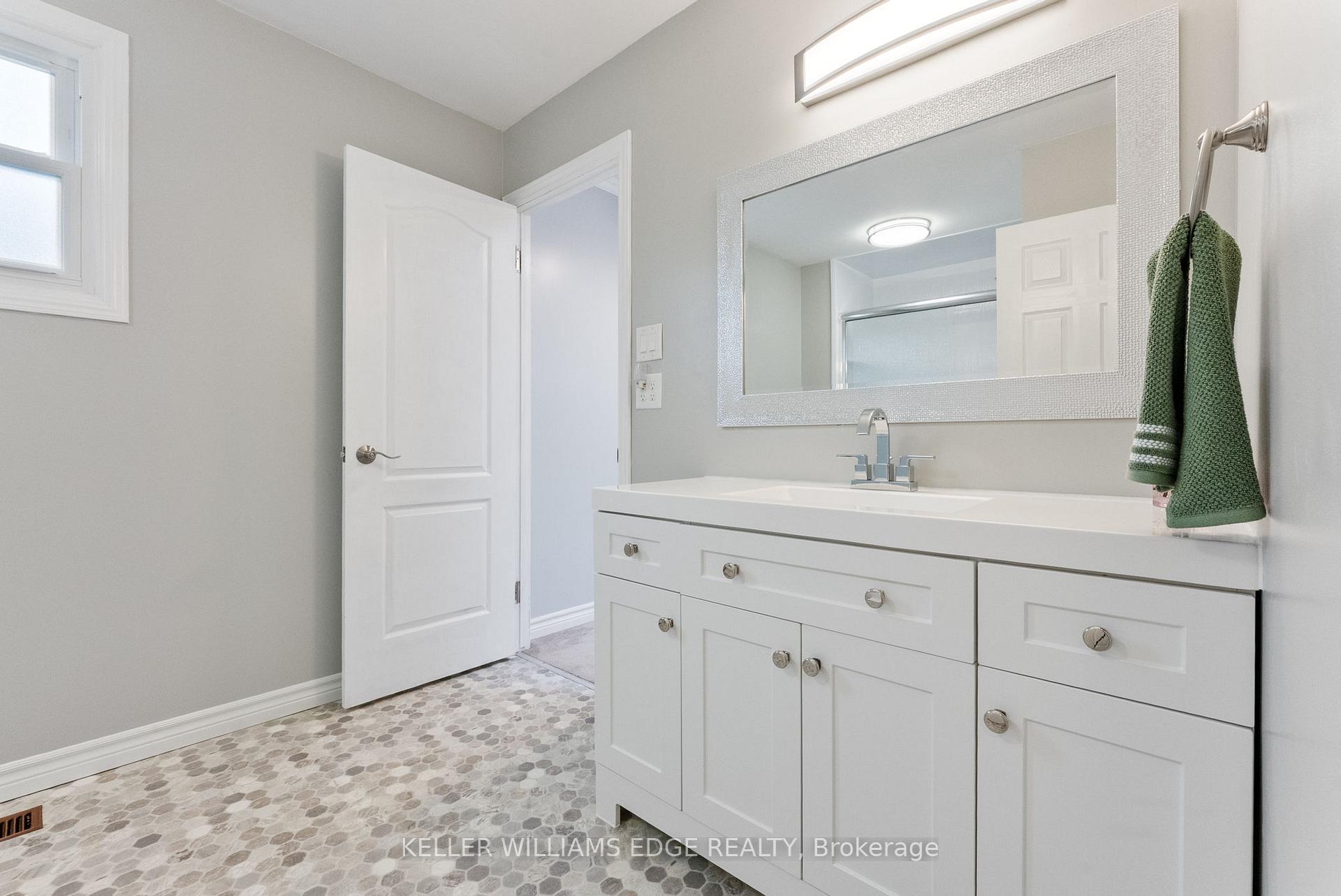 Photo 18 of 16 Drakes Drive, Hamilton, Lakeshore — HOMEH