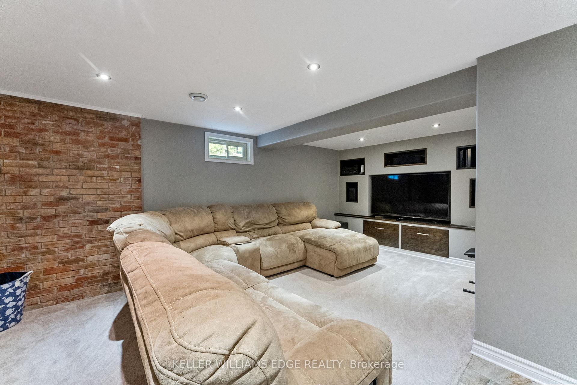 Photo 17 of 16 Drakes Drive, Hamilton, Lakeshore — HOMEH