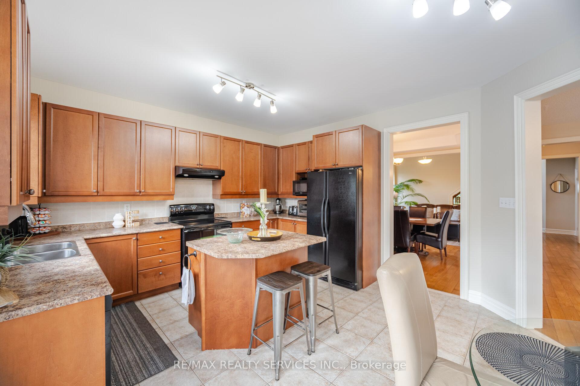 Photo 6 of 2 Stoneylake Avenue, Brampton, Madoc — HOMEH