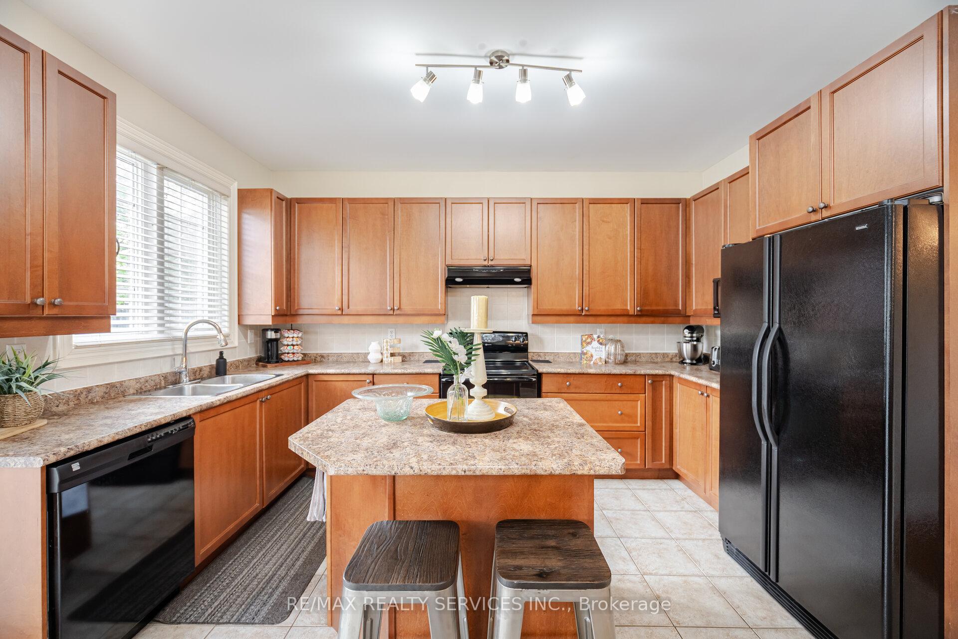 Photo 15 of 2 Stoneylake Avenue, Brampton, Madoc — HOMEH