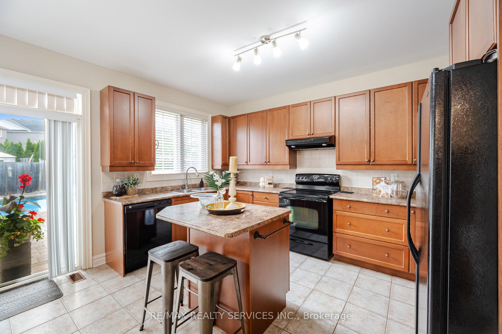 Photo 8 of 2 Stoneylake Avenue, Brampton, Madoc — HOMEH