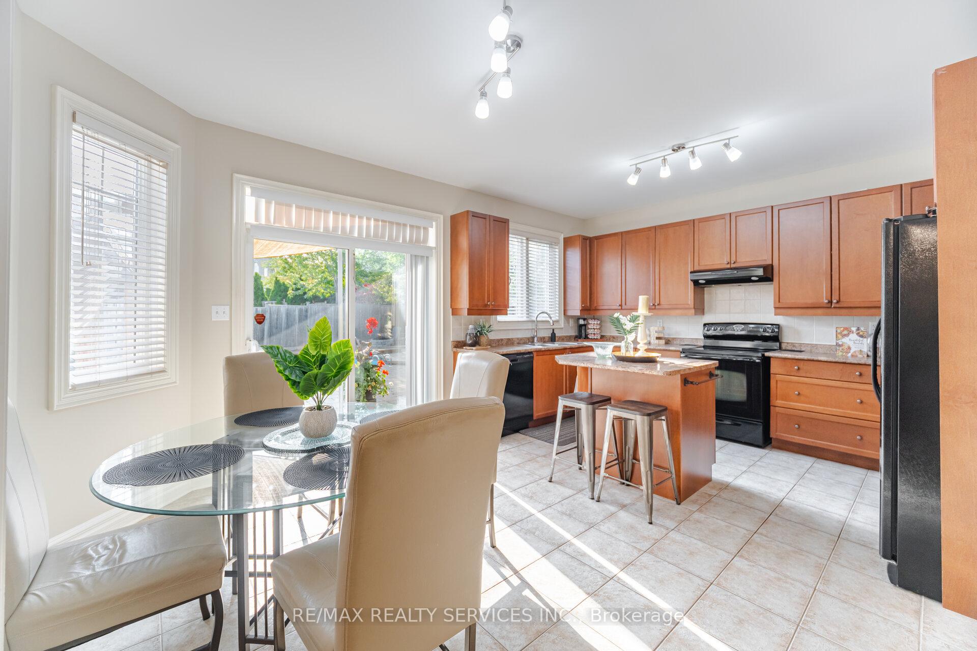 Photo 13 of 2 Stoneylake Avenue, Brampton, Madoc — HOMEH