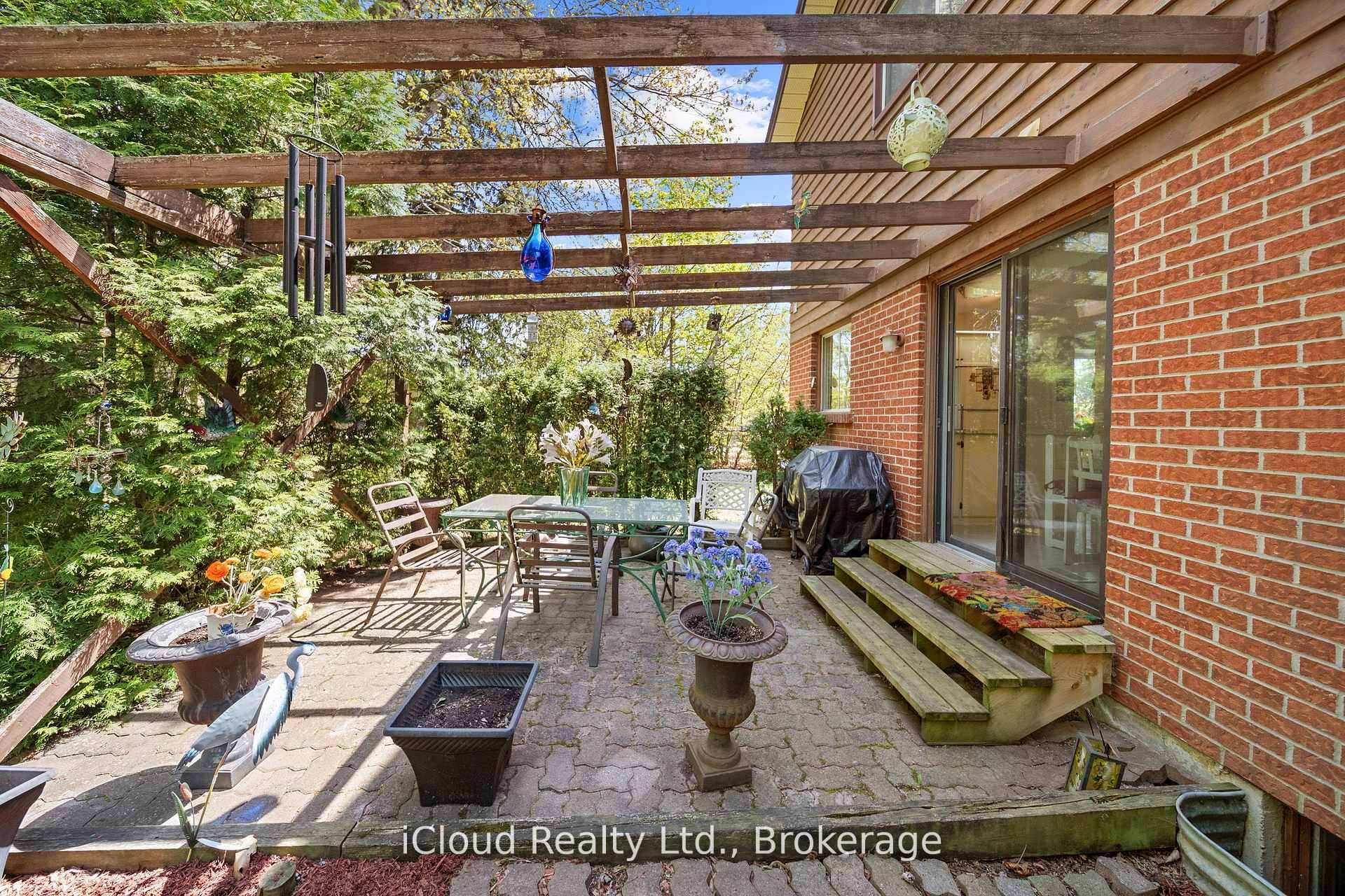 Photo 7 of 1 Carnforth Drive, Brampton, Snelgrove — HOMEH
