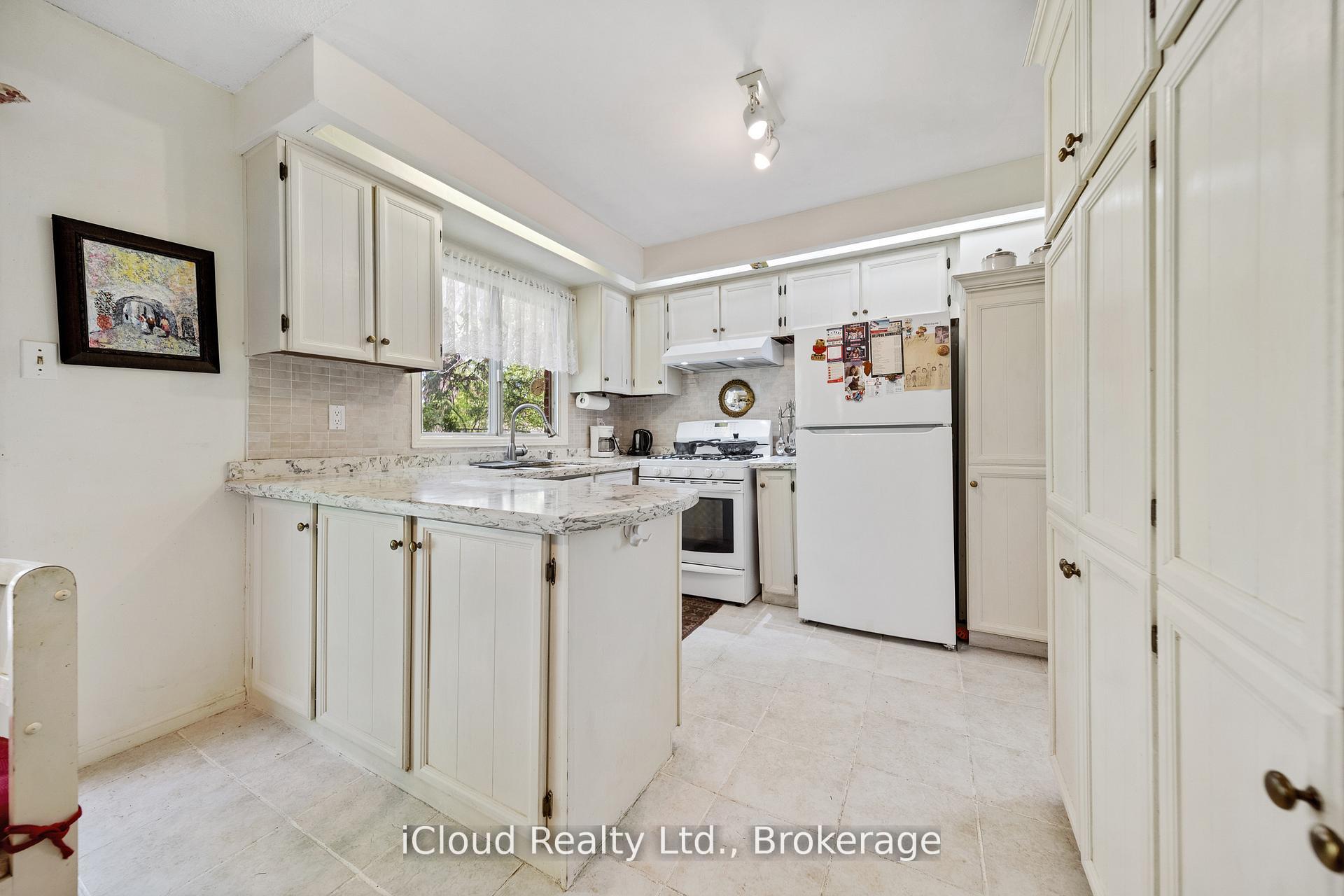 Photo 14 of 1 Carnforth Drive, Brampton, Snelgrove — HOMEH