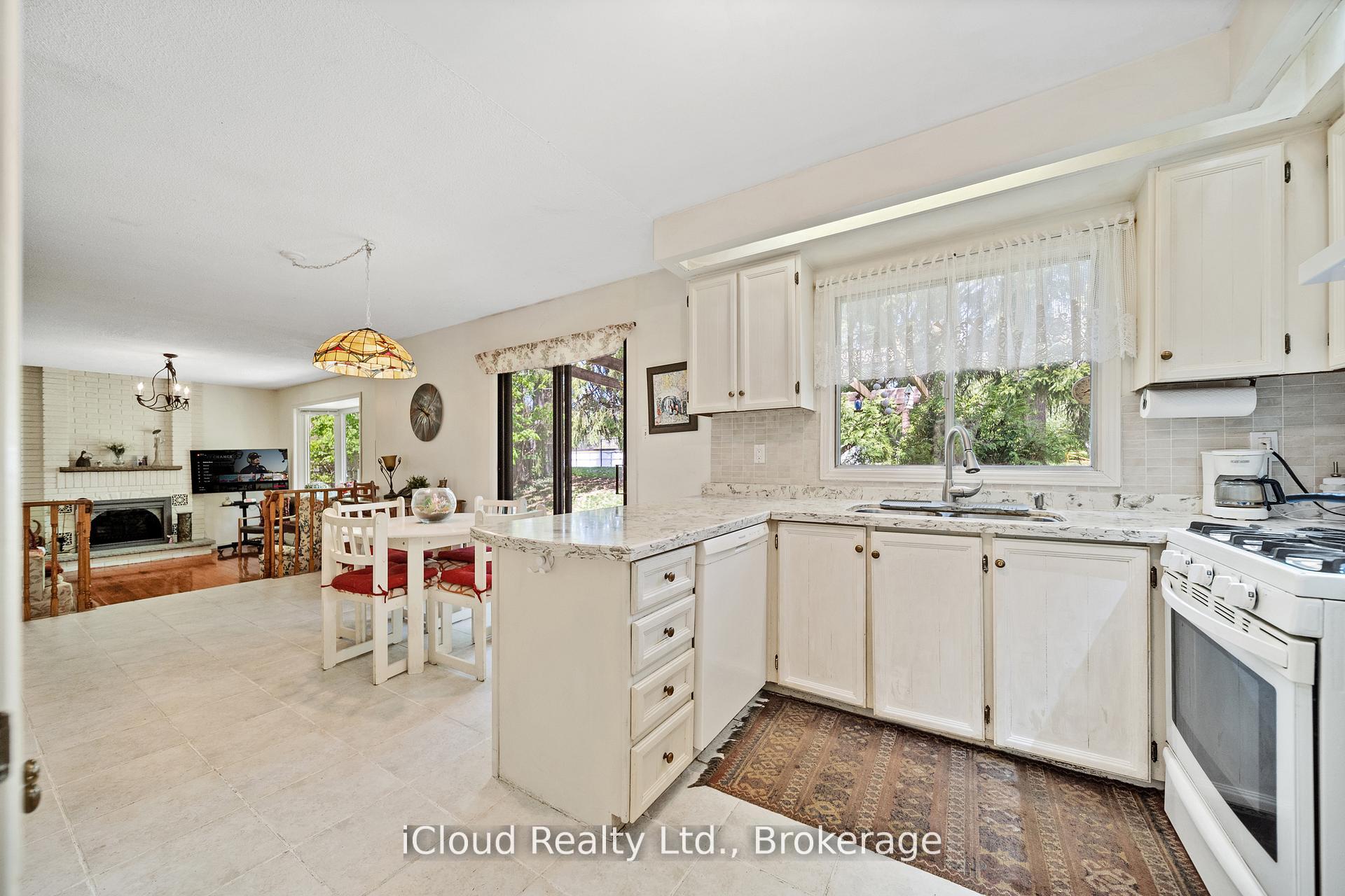 Photo 3 of 1 Carnforth Drive, Brampton, Snelgrove — HOMEH