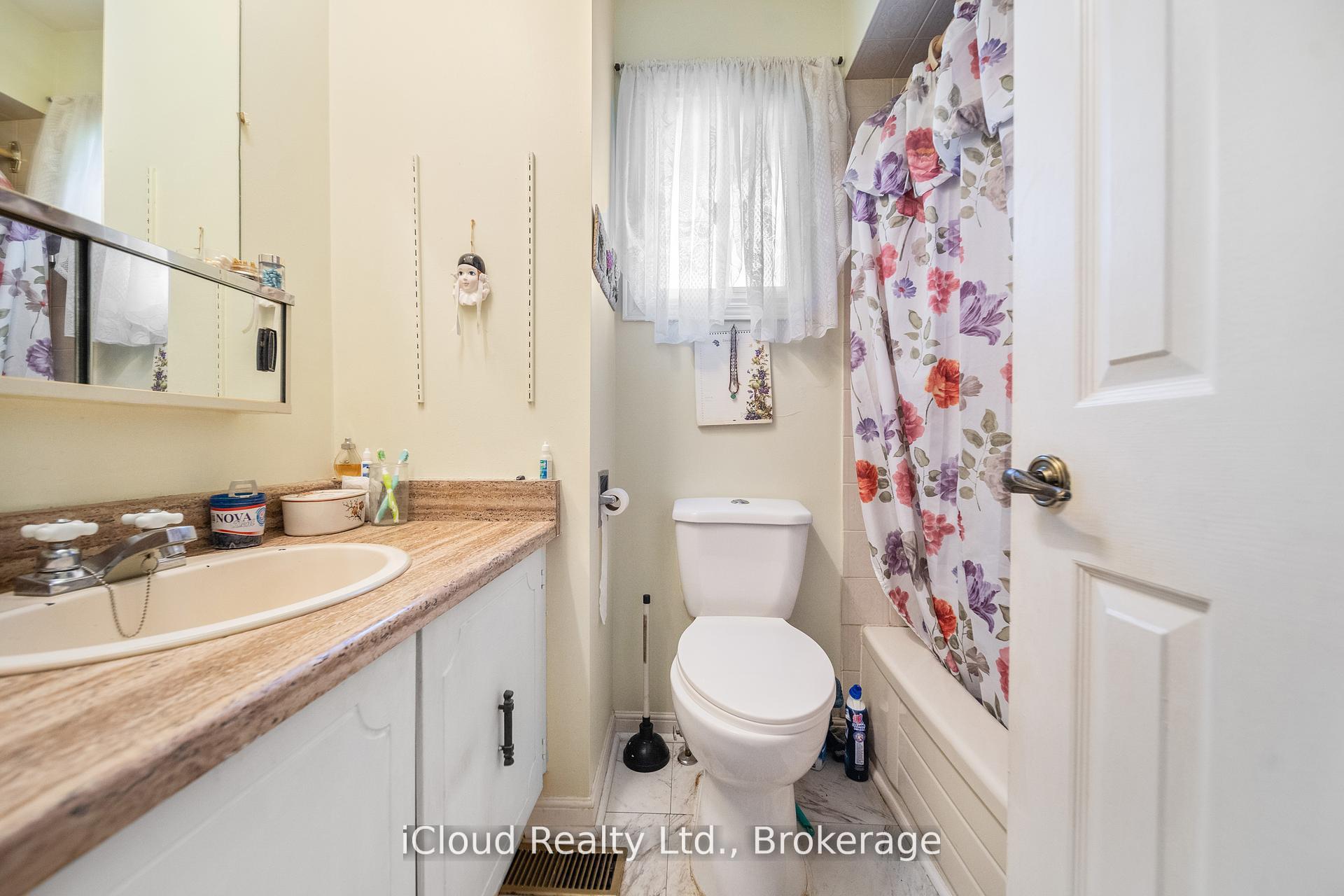 Photo 32 of 1 Carnforth Drive, Brampton, Snelgrove — HOMEH