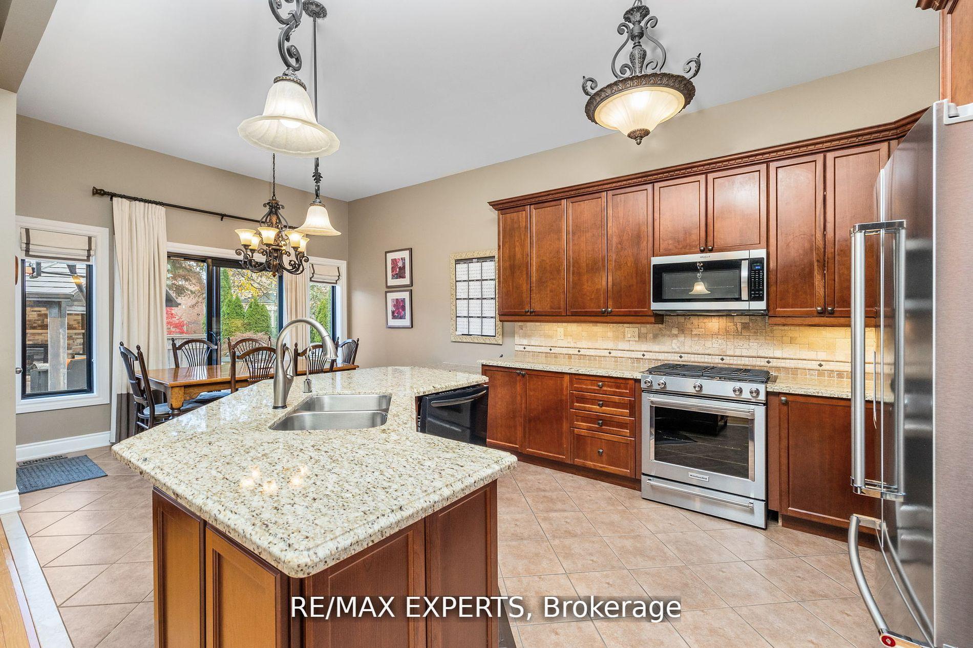 Photo 10 of 20 Concorde Drive, Brampton, Vales of Castlemore North — HOMEH