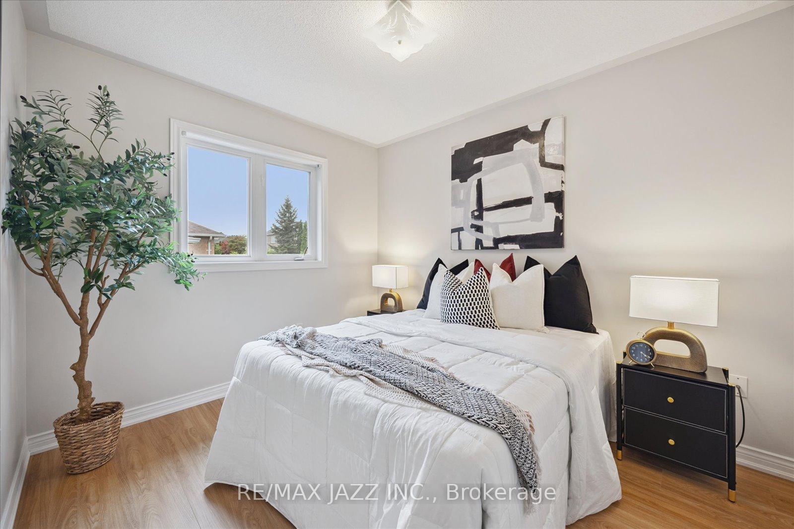 Photo 23 of 12 Lacroix Court, Whitby, Taunton North — HOMEH