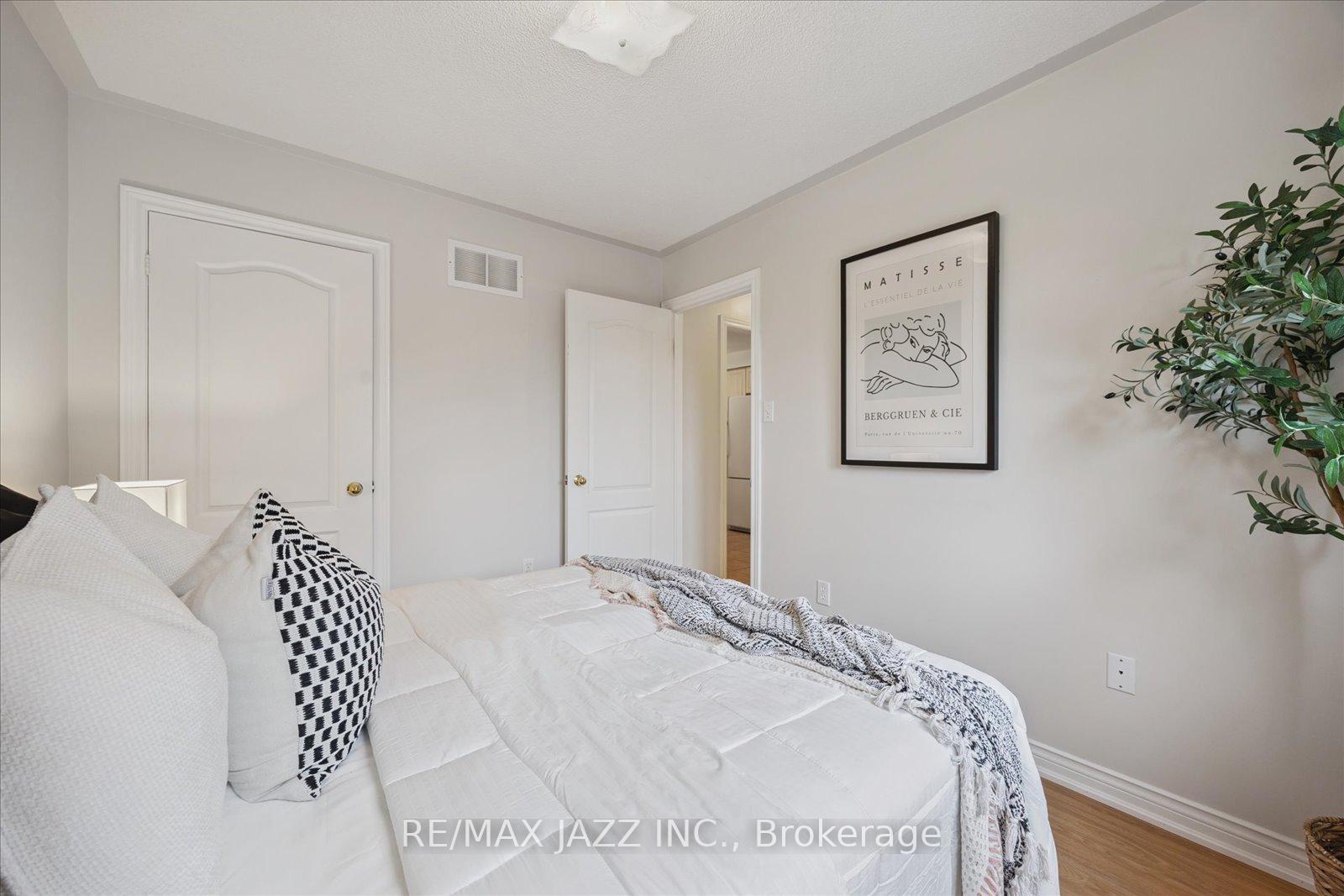 Photo 9 of 12 Lacroix Court, Whitby, Taunton North — HOMEH