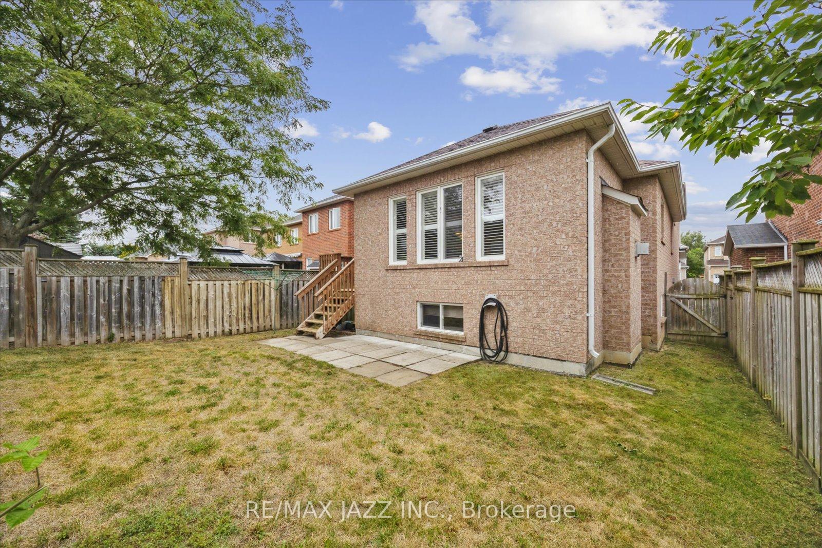 Photo 40 of 12 Lacroix Court, Whitby, Taunton North — HOMEH