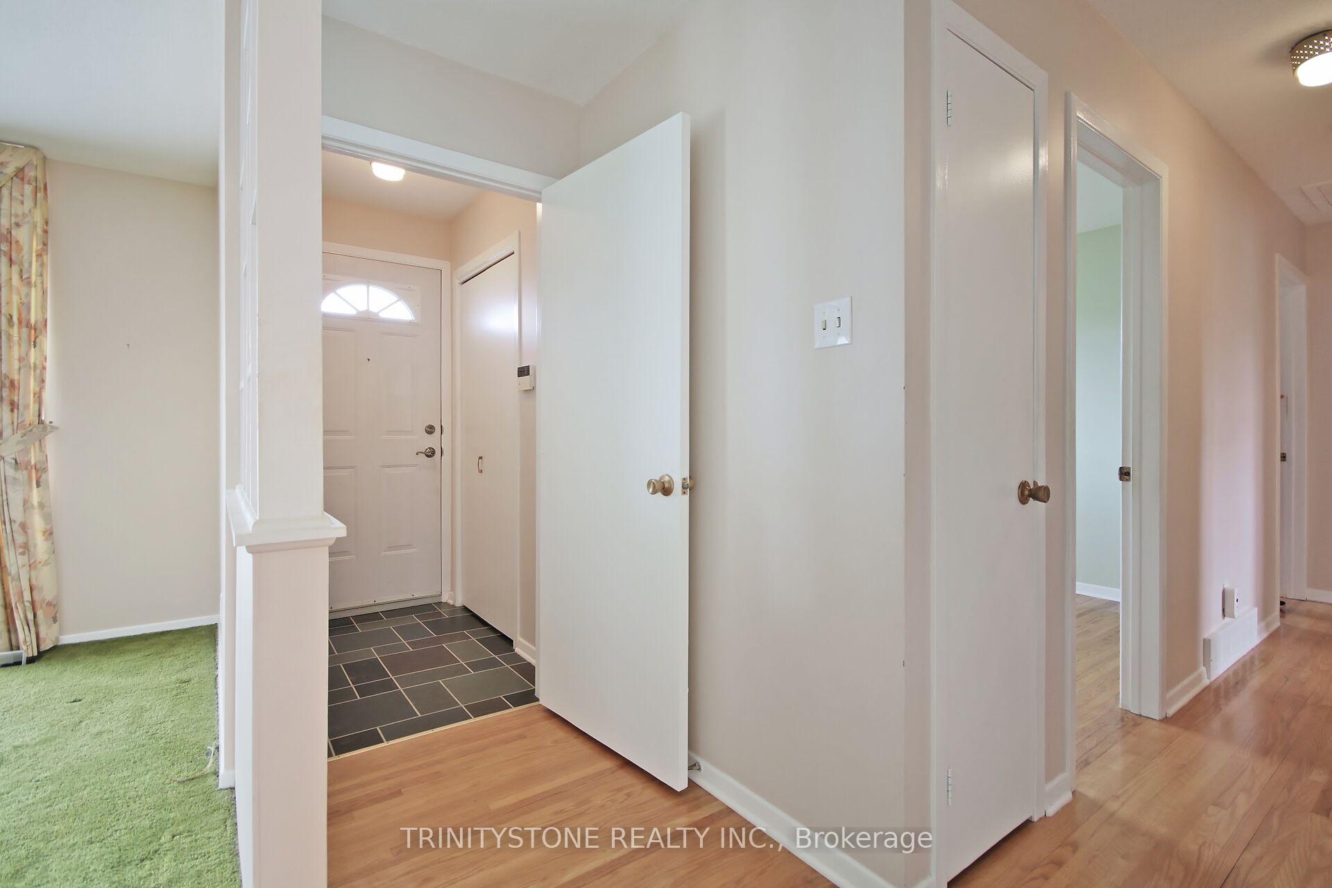 Photo 5 of 18 charing Road, Ottawa, Craig Henry/Woodvale — HOMEH