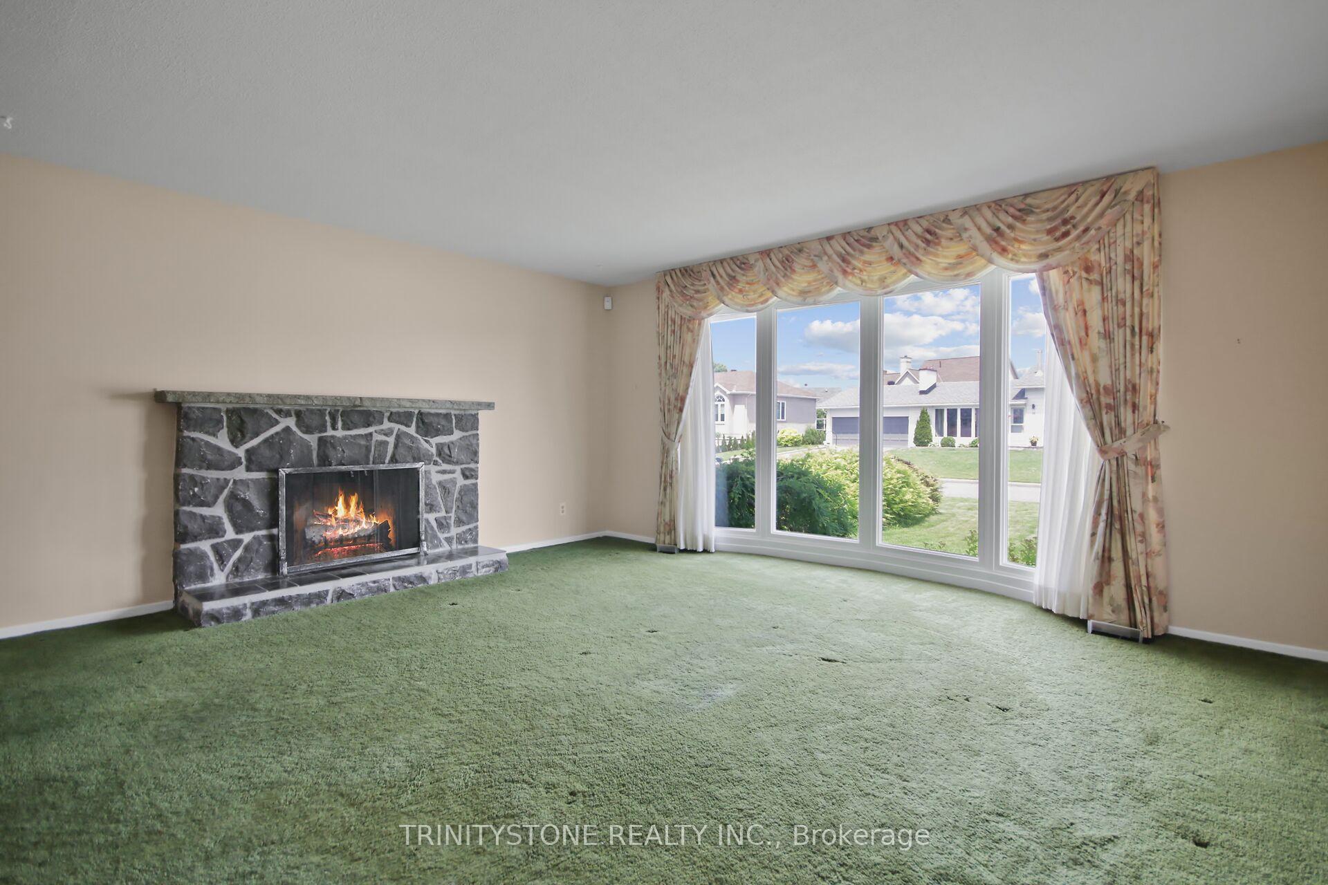 Photo 9 of 18 charing Road, Ottawa, Craig Henry/Woodvale — HOMEH