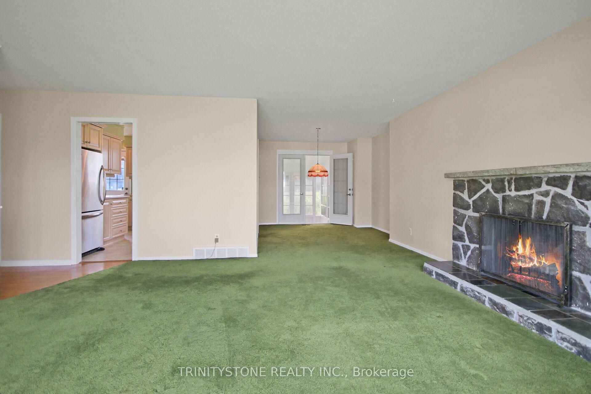 Photo 3 of 18 charing Road, Ottawa, Craig Henry/Woodvale — HOMEH