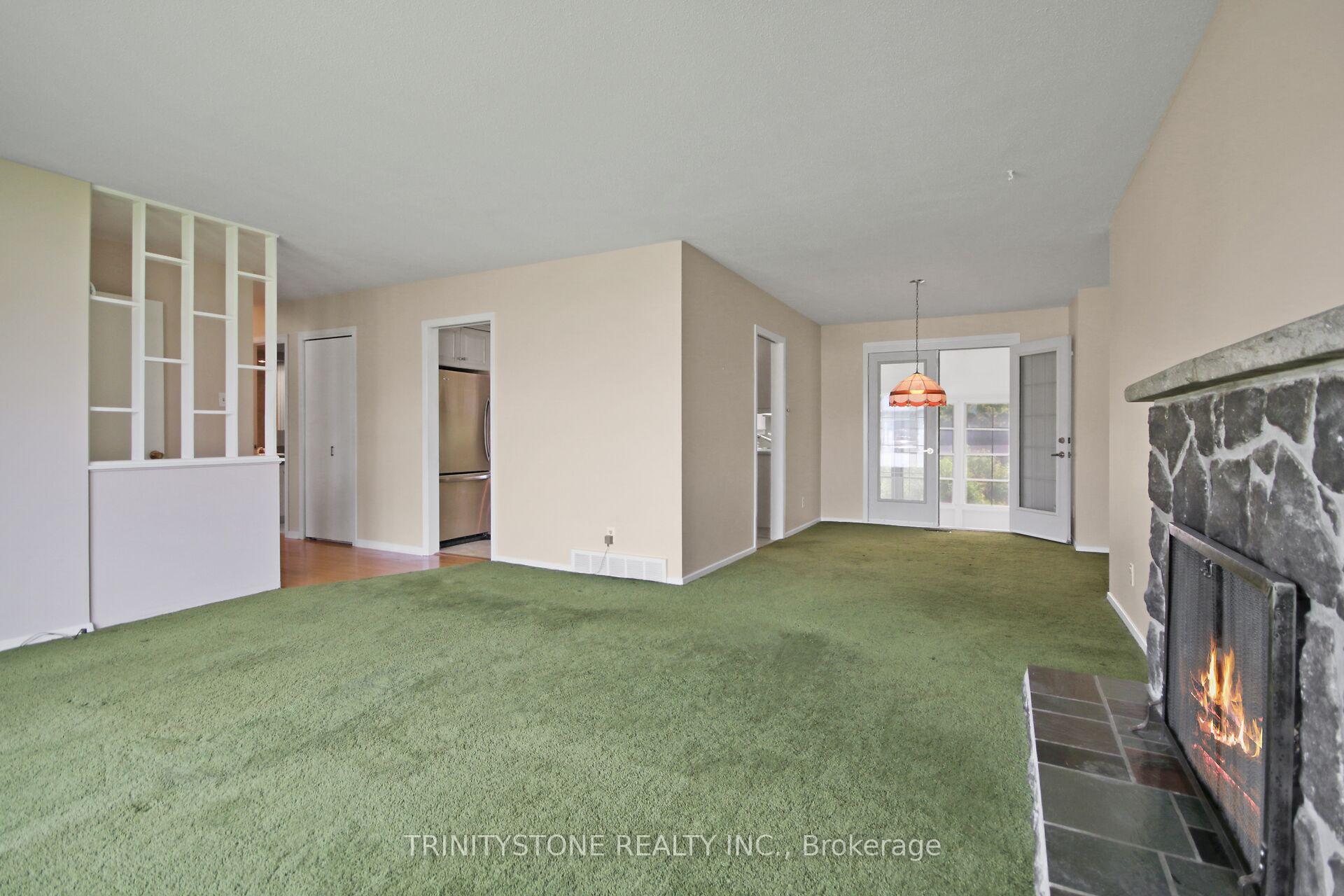 Photo 11 of 18 charing Road, Ottawa, Craig Henry/Woodvale — HOMEH