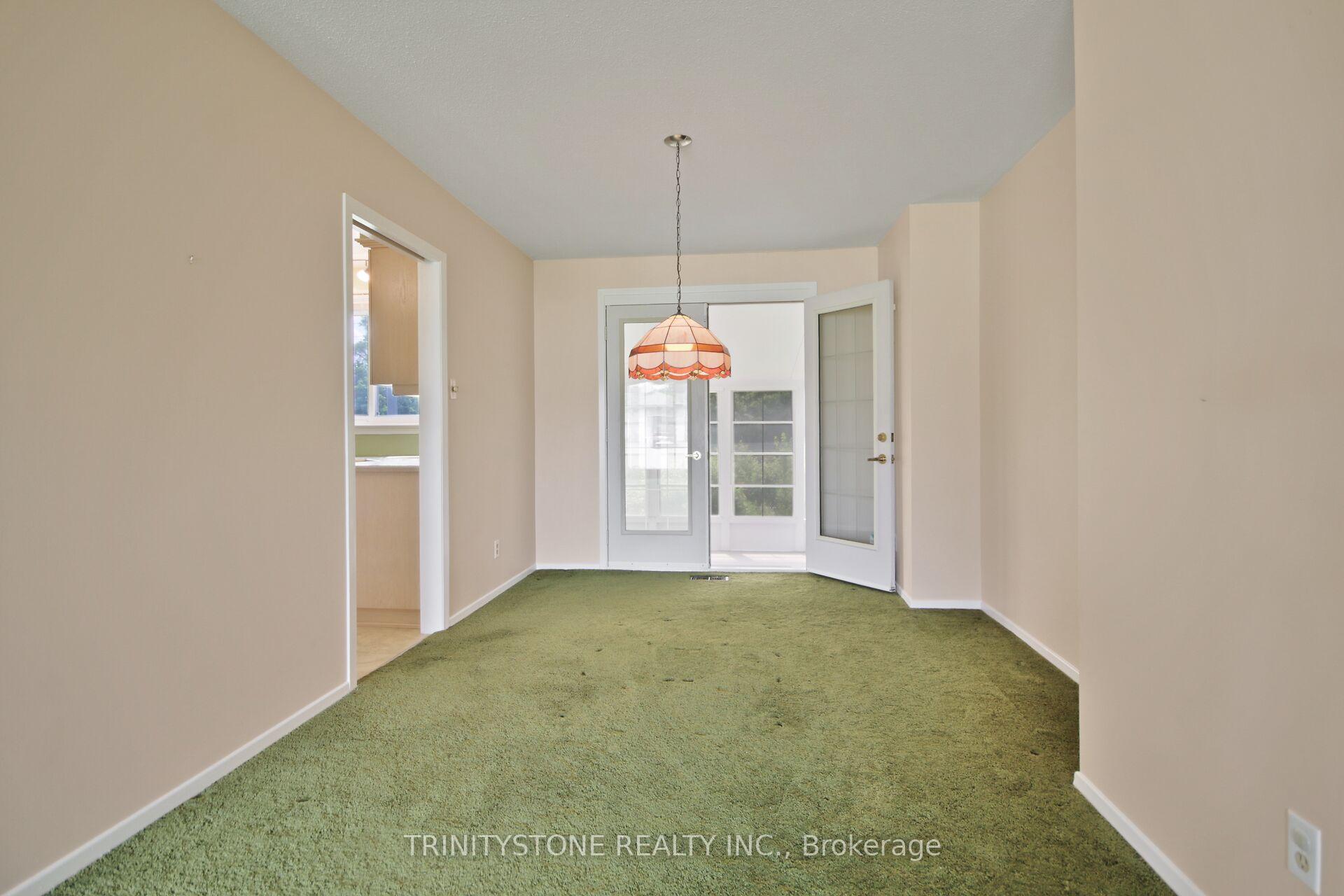 Photo 7 of 18 charing Road, Ottawa, Craig Henry/Woodvale — HOMEH