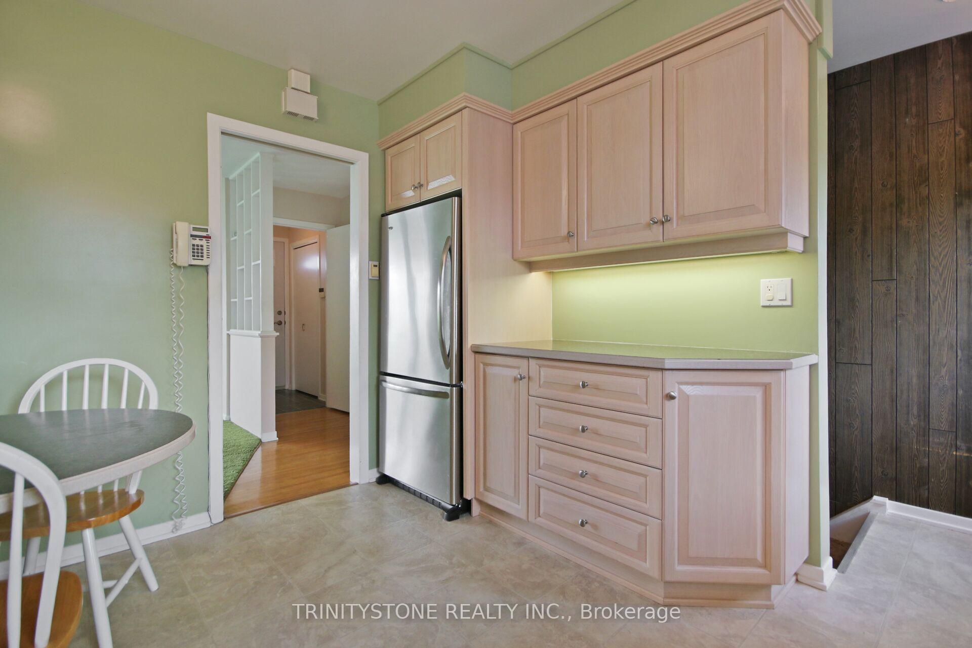 Photo 8 of 18 charing Road, Ottawa, Craig Henry/Woodvale — HOMEH