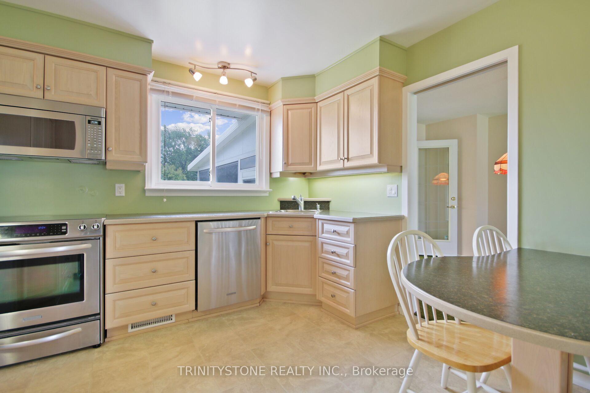 Photo 40 of 18 charing Road, Ottawa, Craig Henry/Woodvale — HOMEH