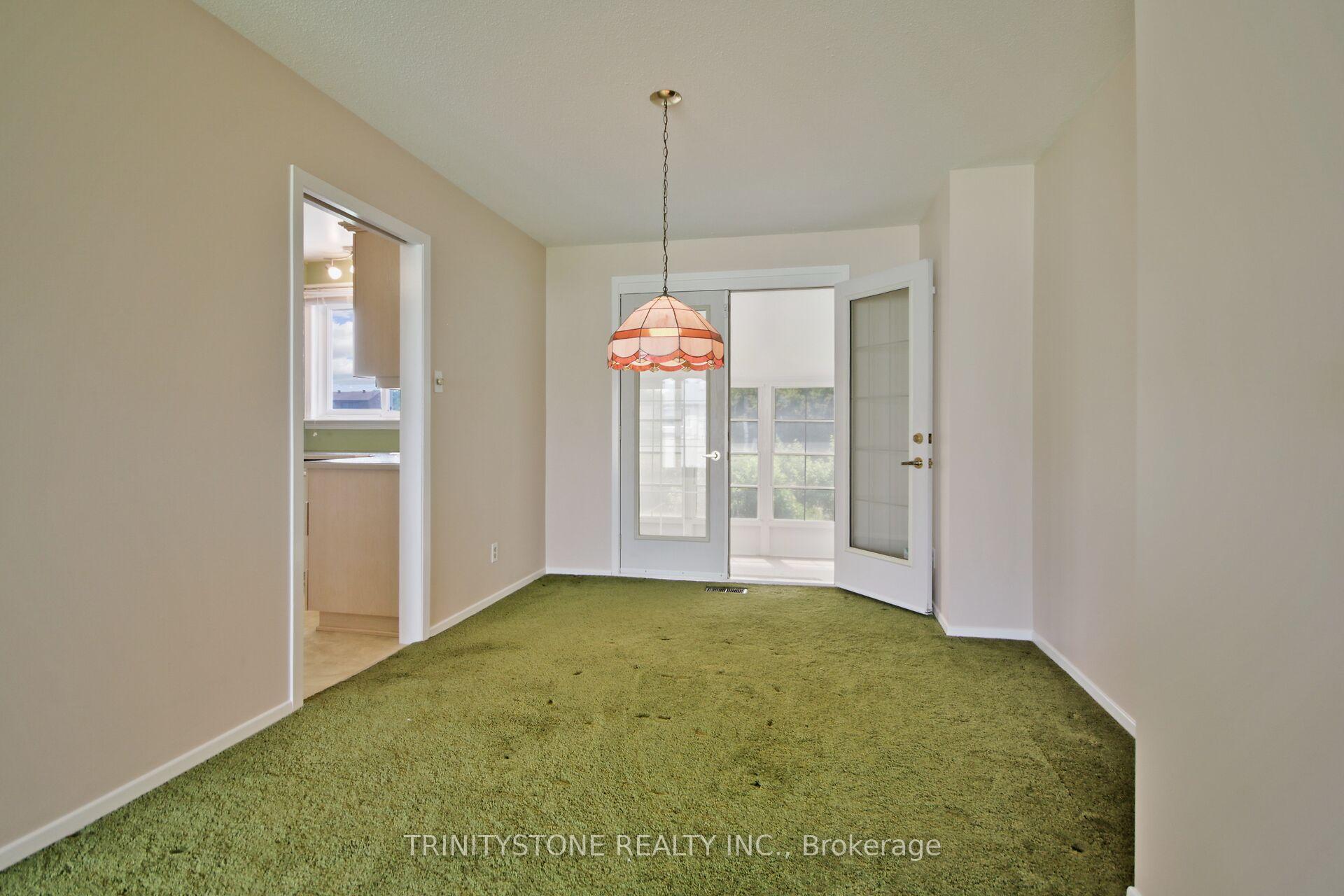 Photo 23 of 18 charing Road, Ottawa, Craig Henry/Woodvale — HOMEH
