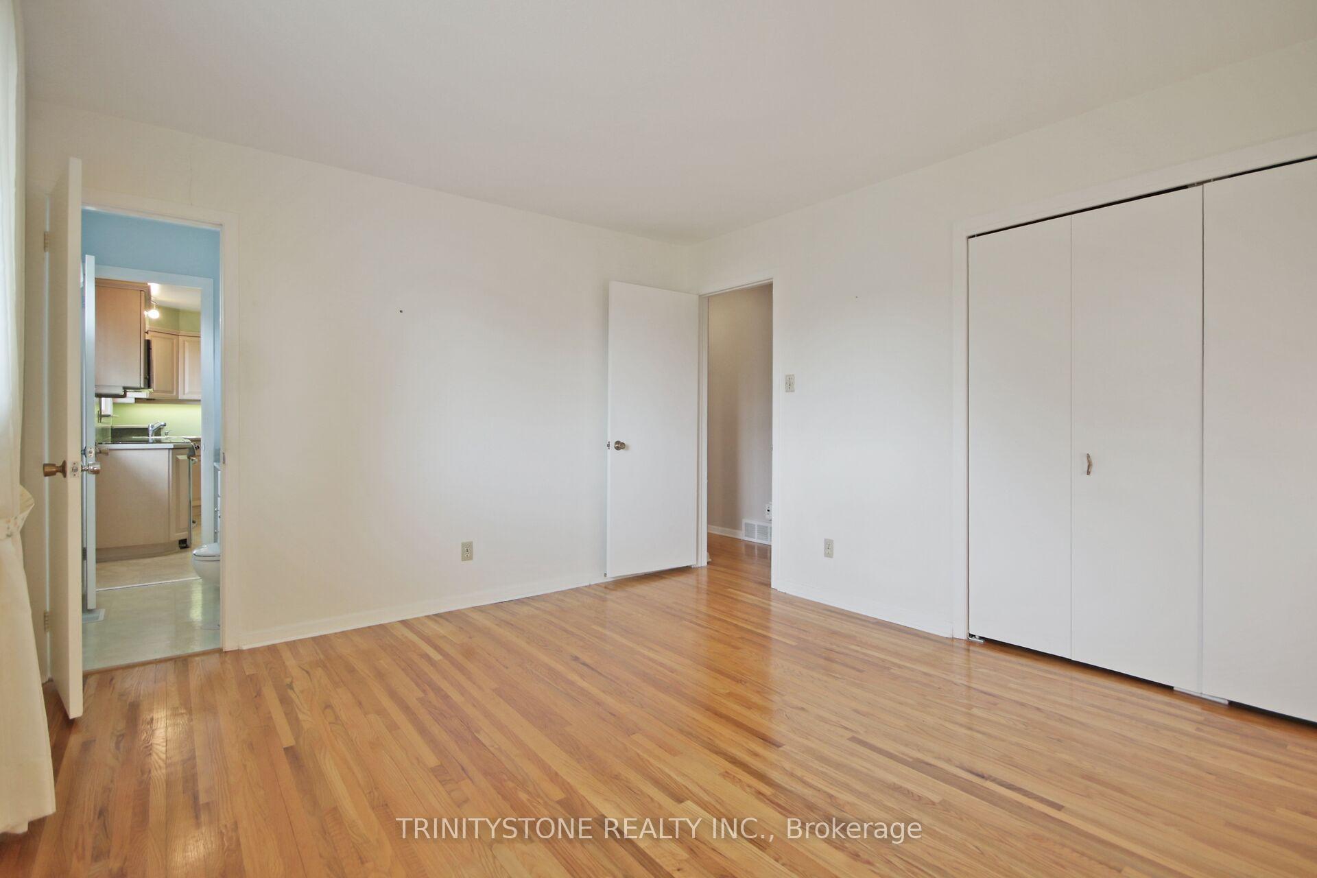 Photo 20 of 18 charing Road, Ottawa, Craig Henry/Woodvale — HOMEH