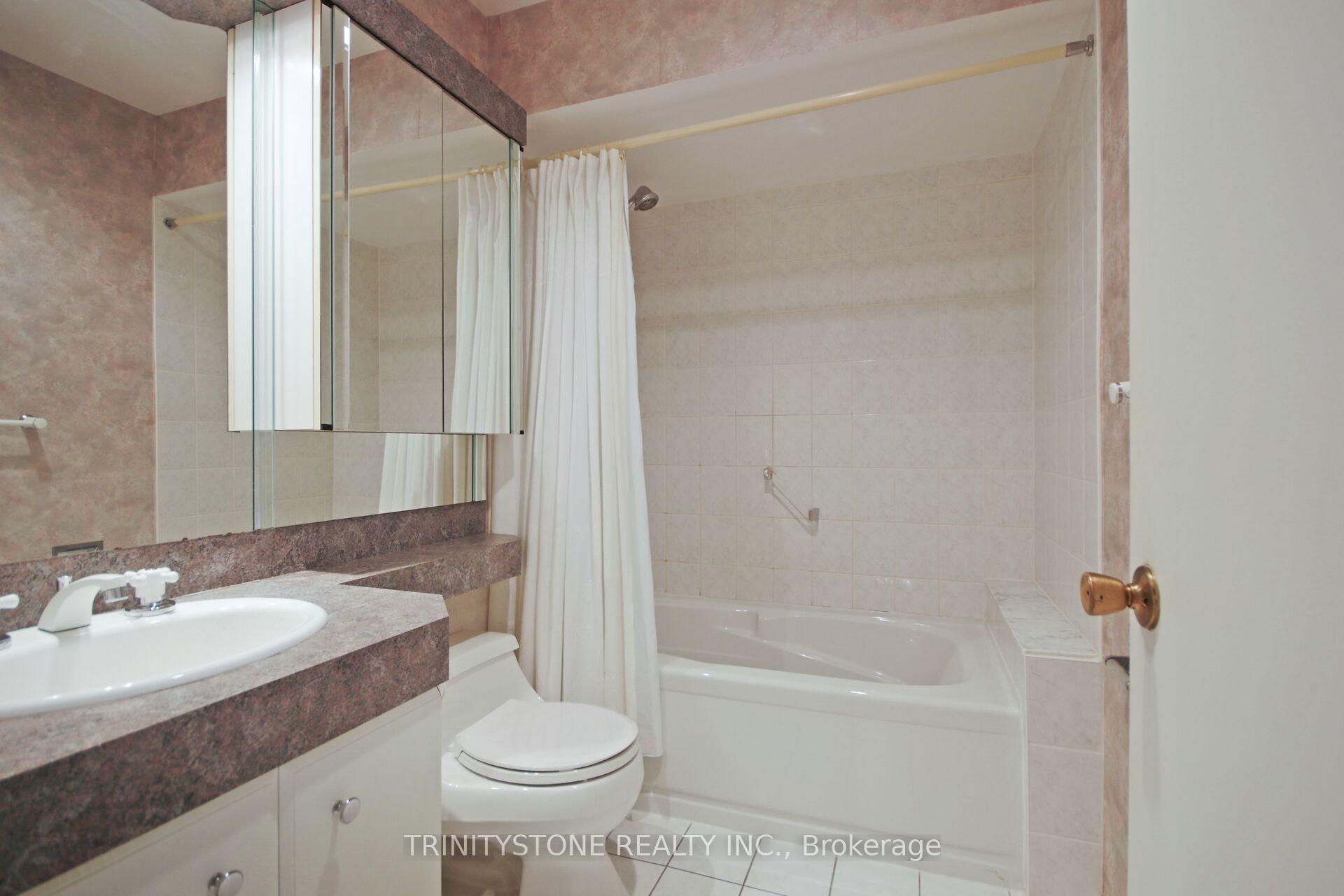 Photo 27 of 18 charing Road, Ottawa, Craig Henry/Woodvale — HOMEH