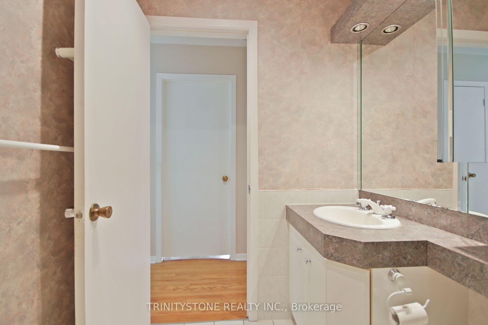Photo 28 of 18 charing Road, Ottawa, Craig Henry/Woodvale — HOMEH