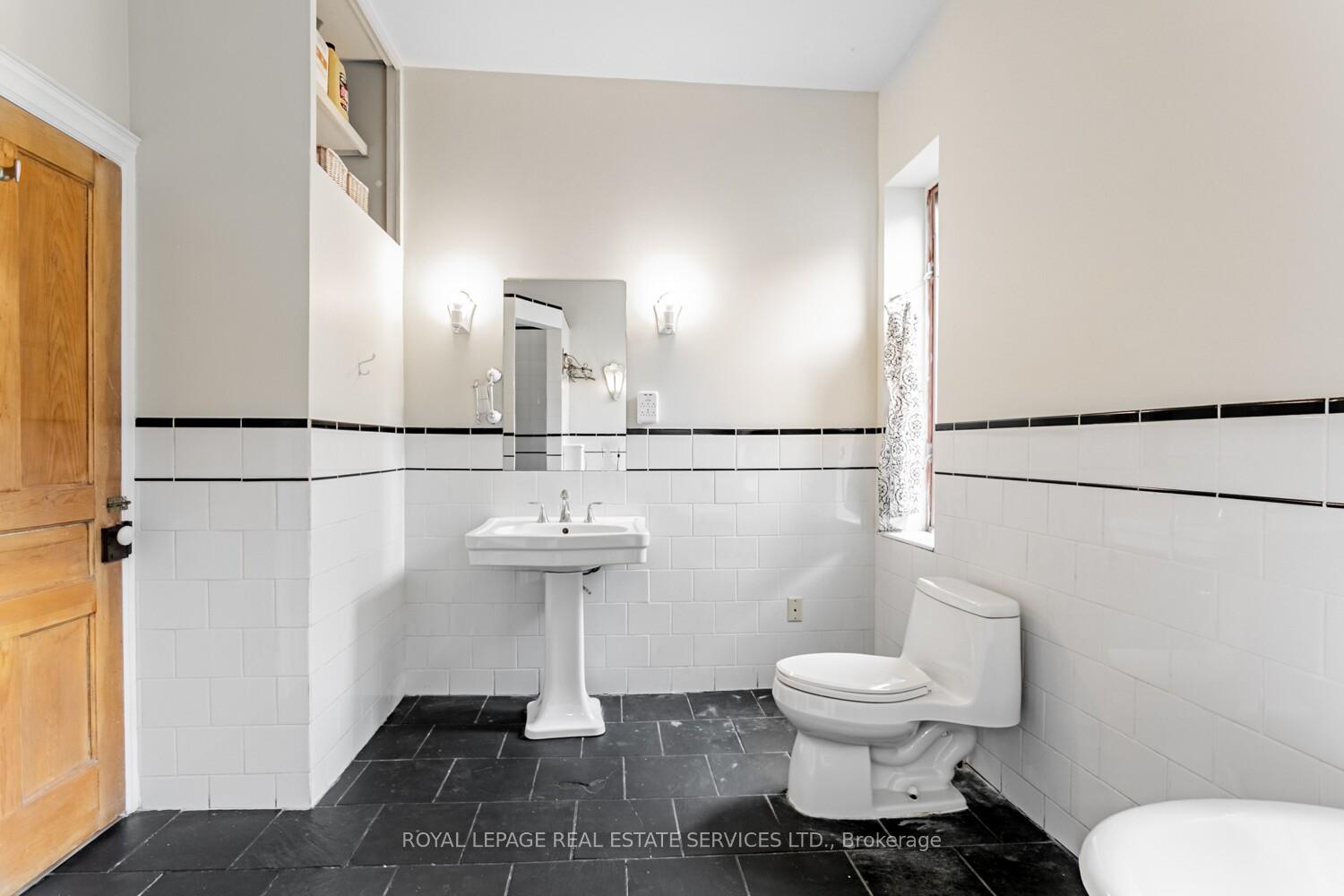 Photo 8 of 62 Lakeview Avenue, Toronto, Trinity-Bellwoods — HOMEH