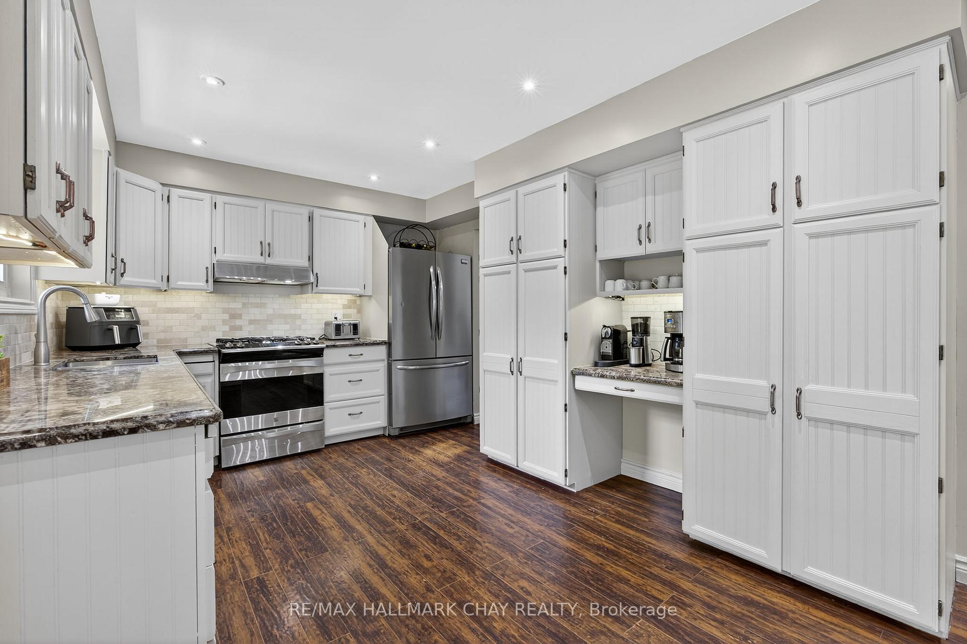 Photo 9 of 3221 Oak Street, Innisfil, Rural Innisfil — HOMEH