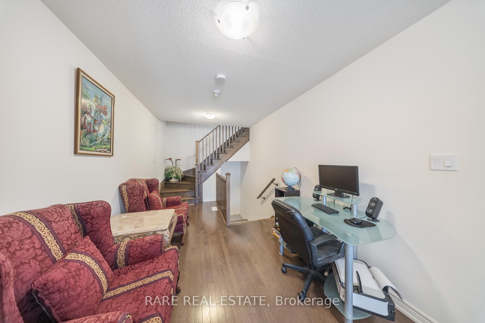 Photo 5 of 91 Fruitvale Circle, Brampton, Northwest Brampton — HOMEH