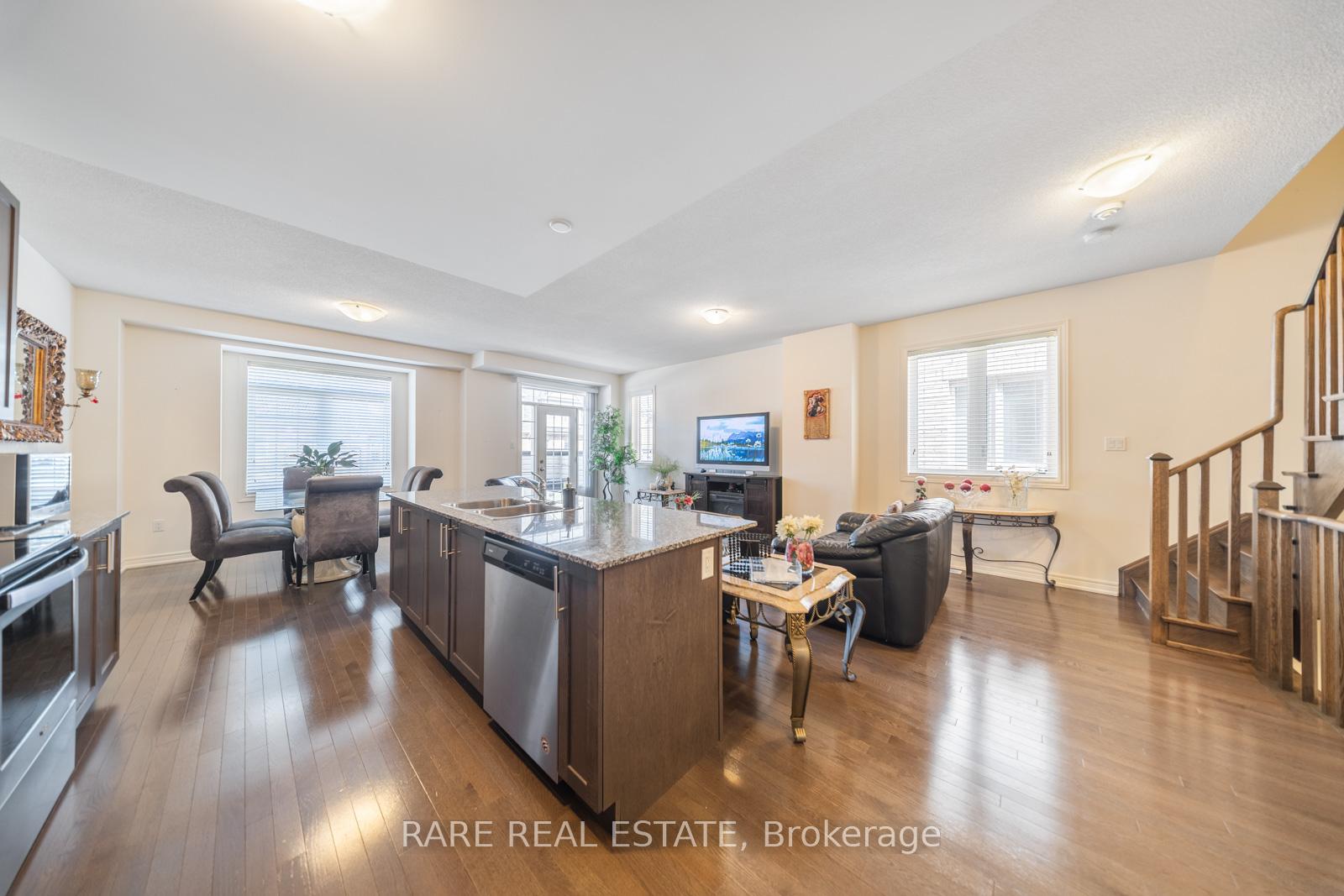 Photo 9 of 91 Fruitvale Circle, Brampton, Northwest Brampton — HOMEH
