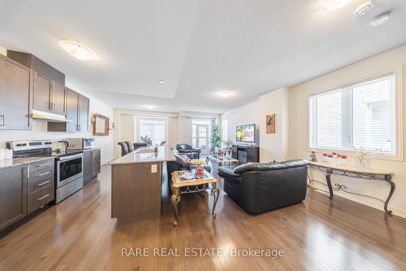 Photo 3 of 91 Fruitvale Circle, Brampton, Northwest Brampton — HOMEH