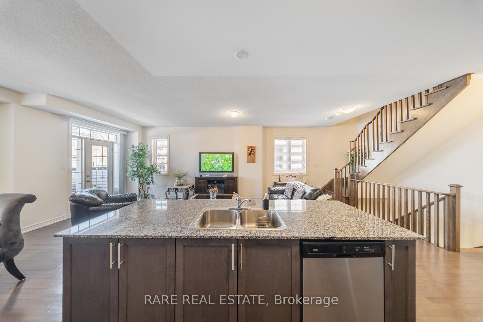 Photo 13 of 91 Fruitvale Circle, Brampton, Northwest Brampton — HOMEH