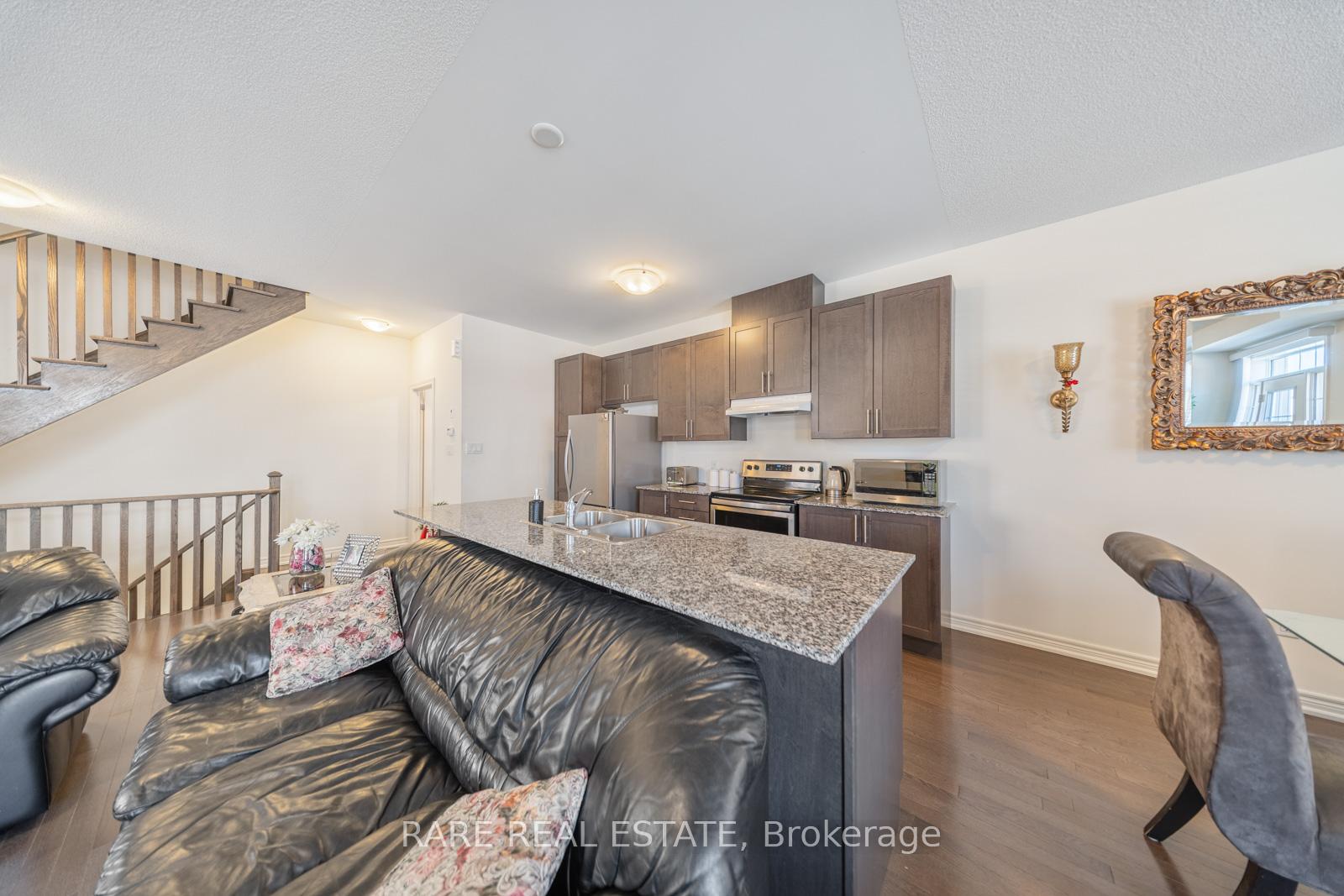 Photo 8 of 91 Fruitvale Circle, Brampton, Northwest Brampton — HOMEH