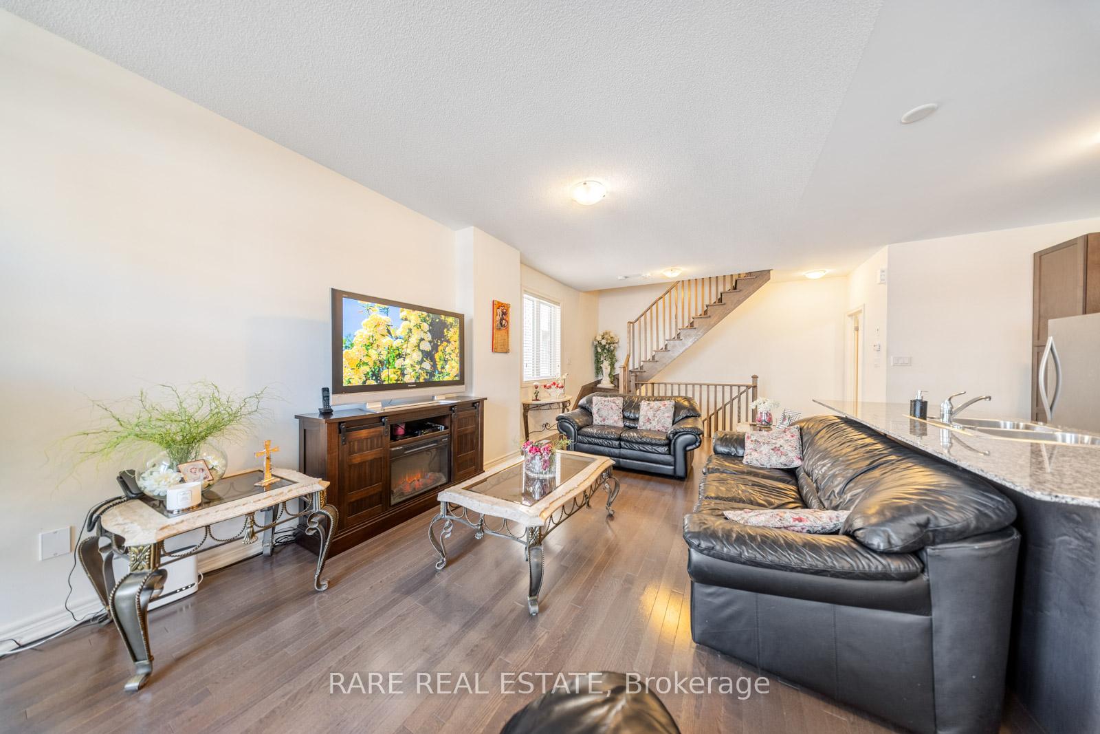 Photo 12 of 91 Fruitvale Circle, Brampton, Northwest Brampton — HOMEH