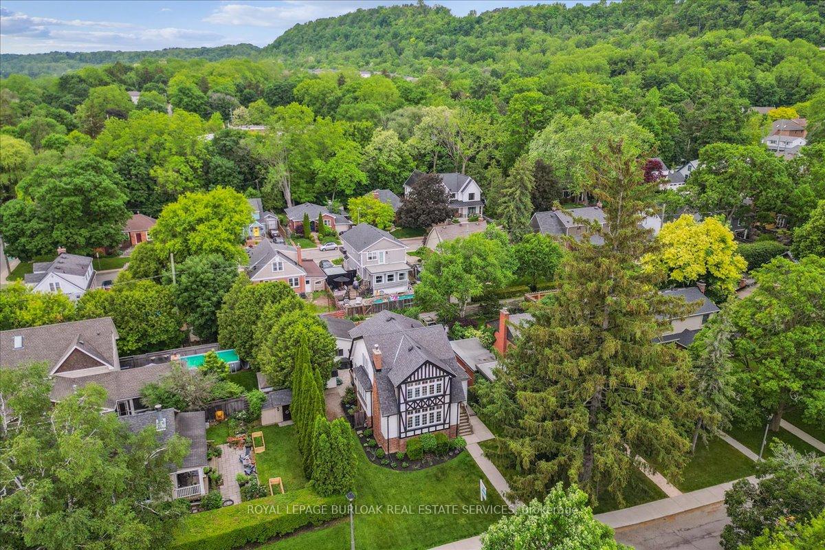 Photo 5 of 6 Parkview Row, Hamilton, Dundas — HOMEH