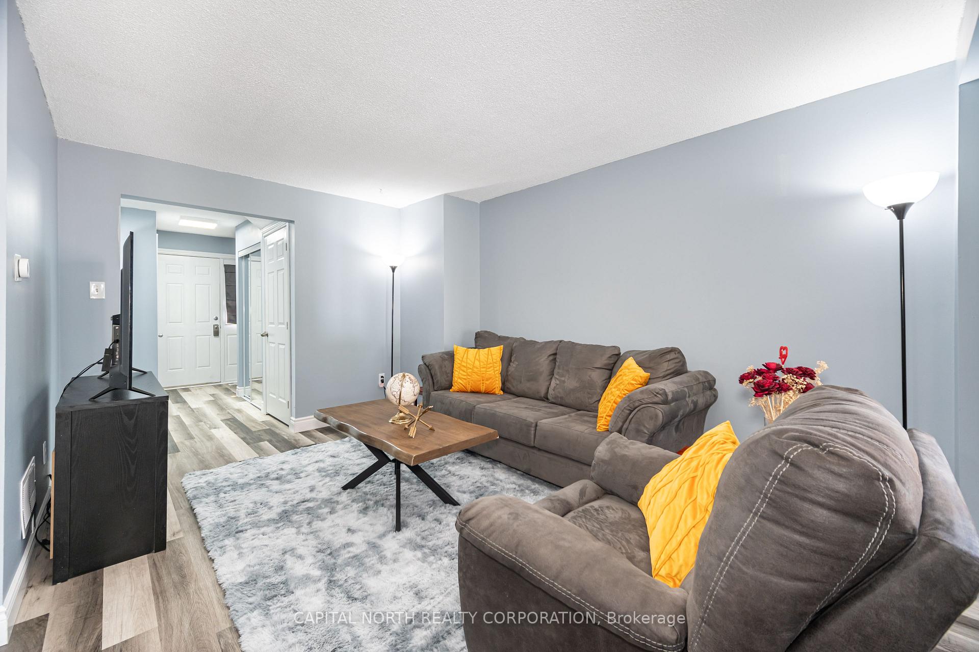Photo 4 of 282 Royal Salisbury Way, Brampton, Madoc — HOMEH