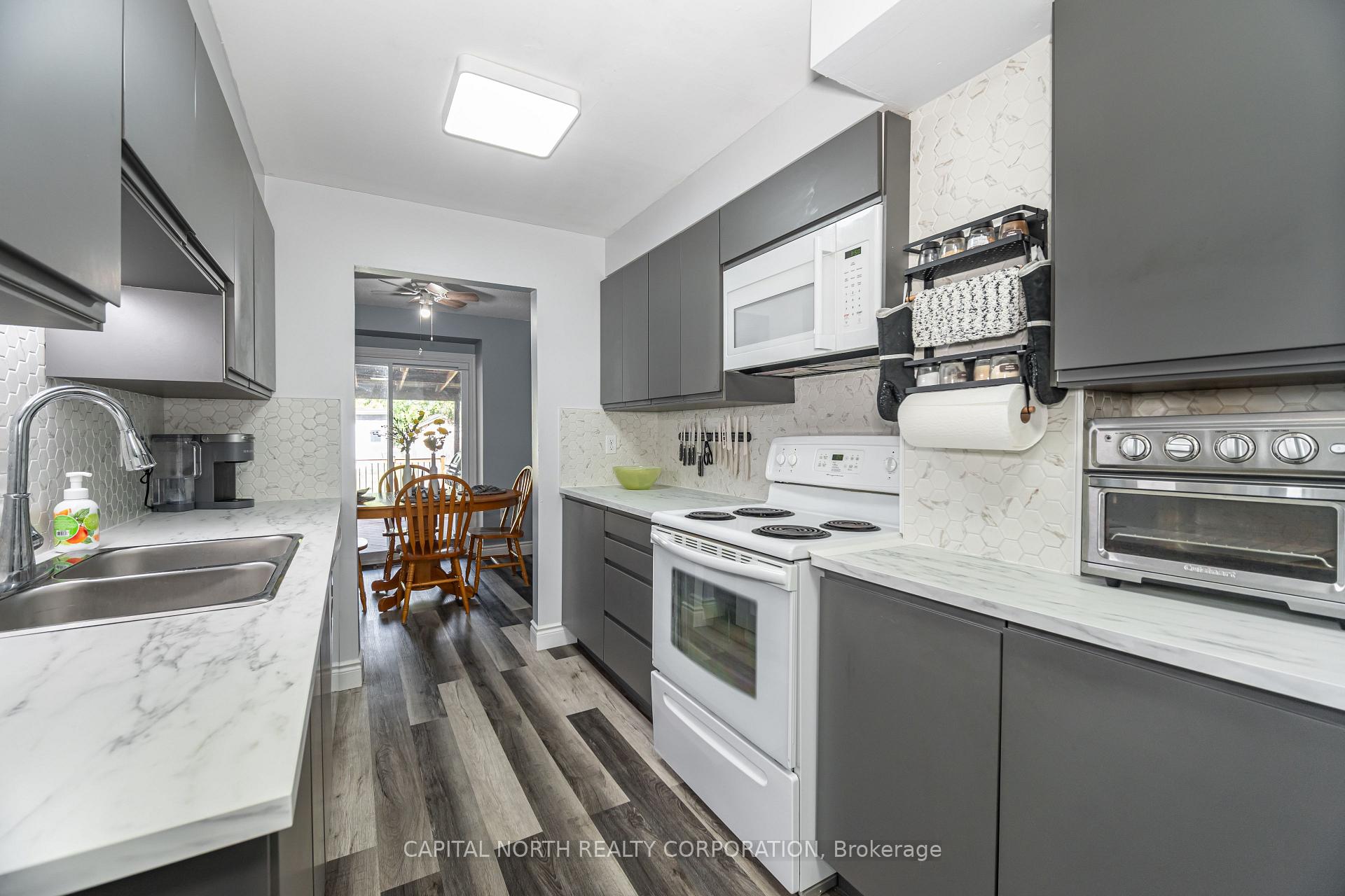 Photo 8 of 282 Royal Salisbury Way, Brampton, Madoc — HOMEH